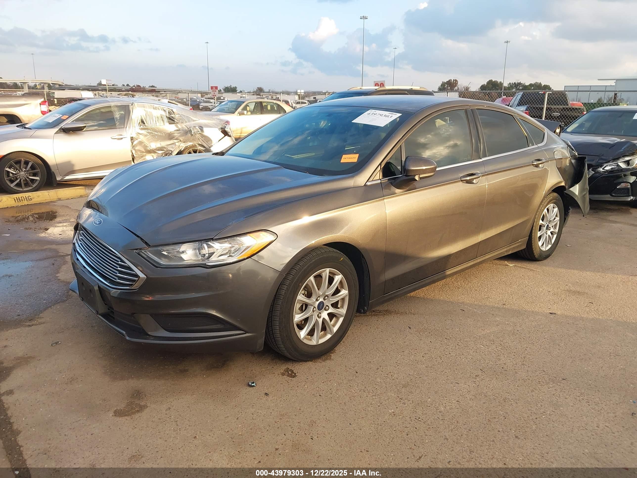 FORD FUSION image 2