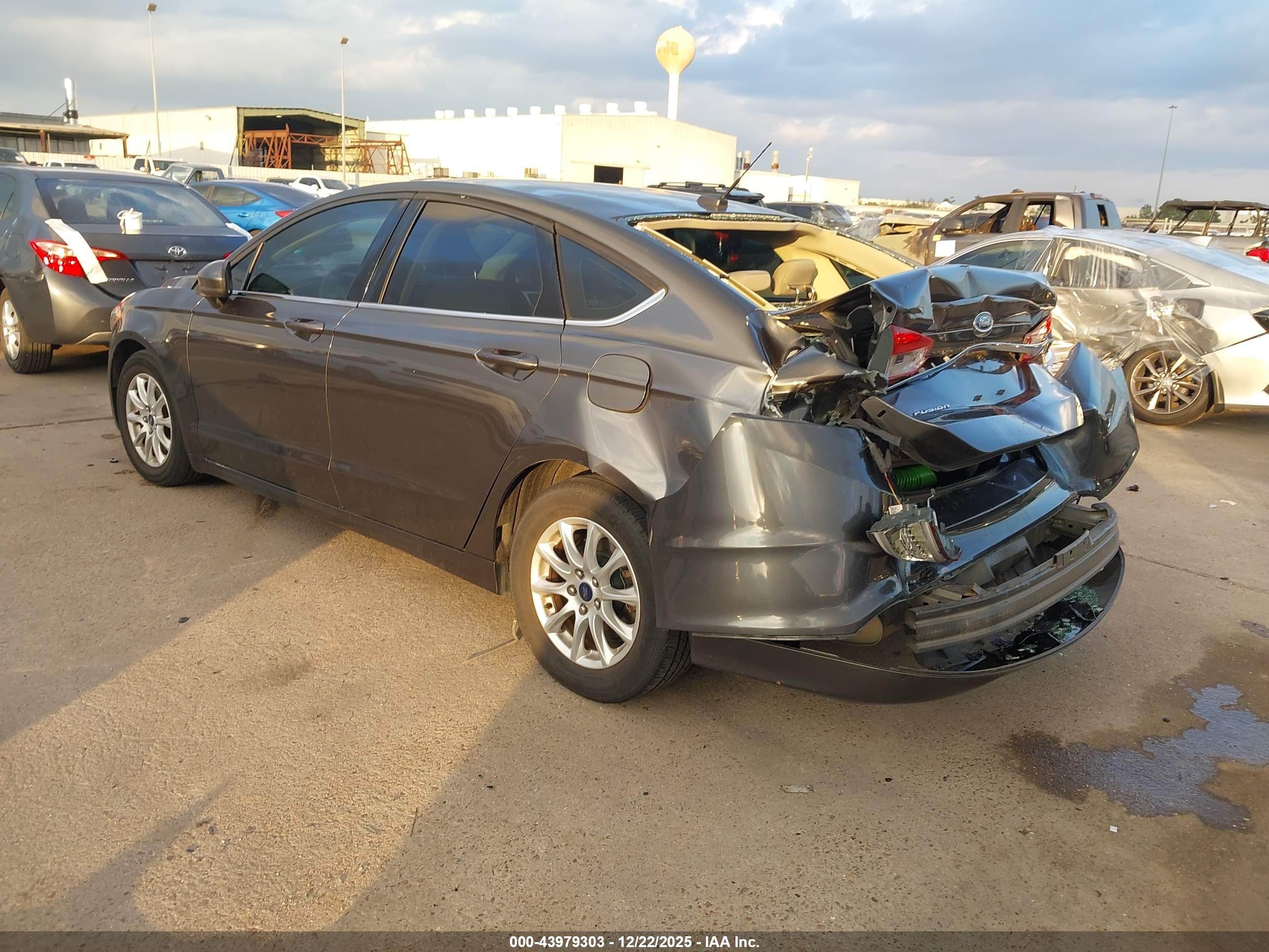 FORD FUSION image 3