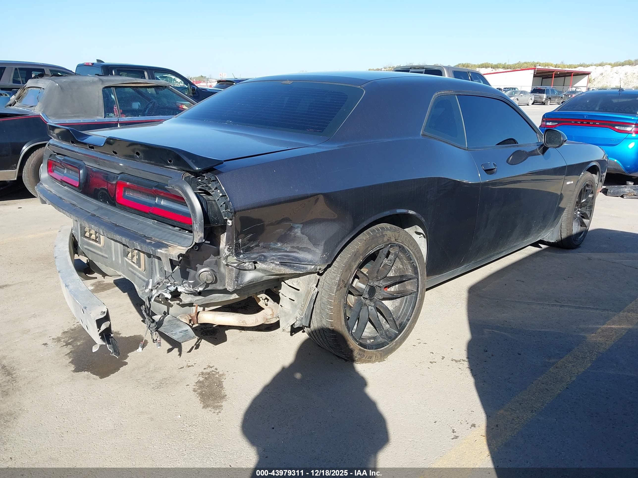 DODGE CHALLENGER image 4