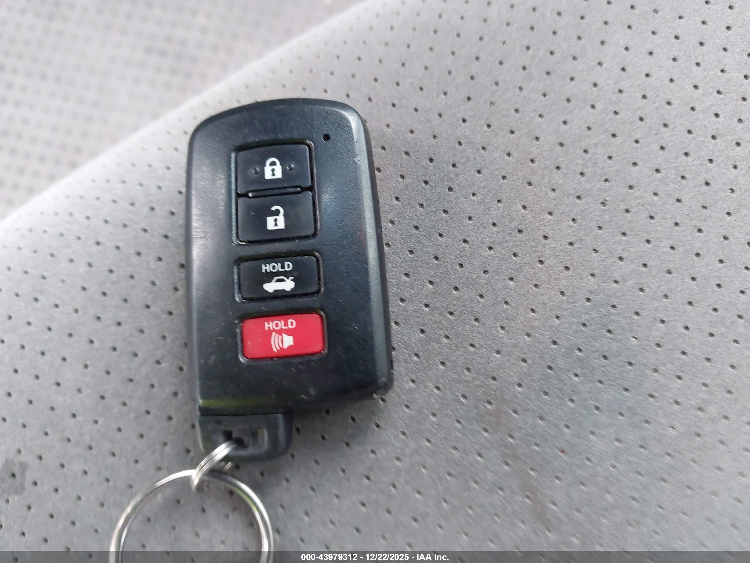 TOYOTA CAMRY image 11