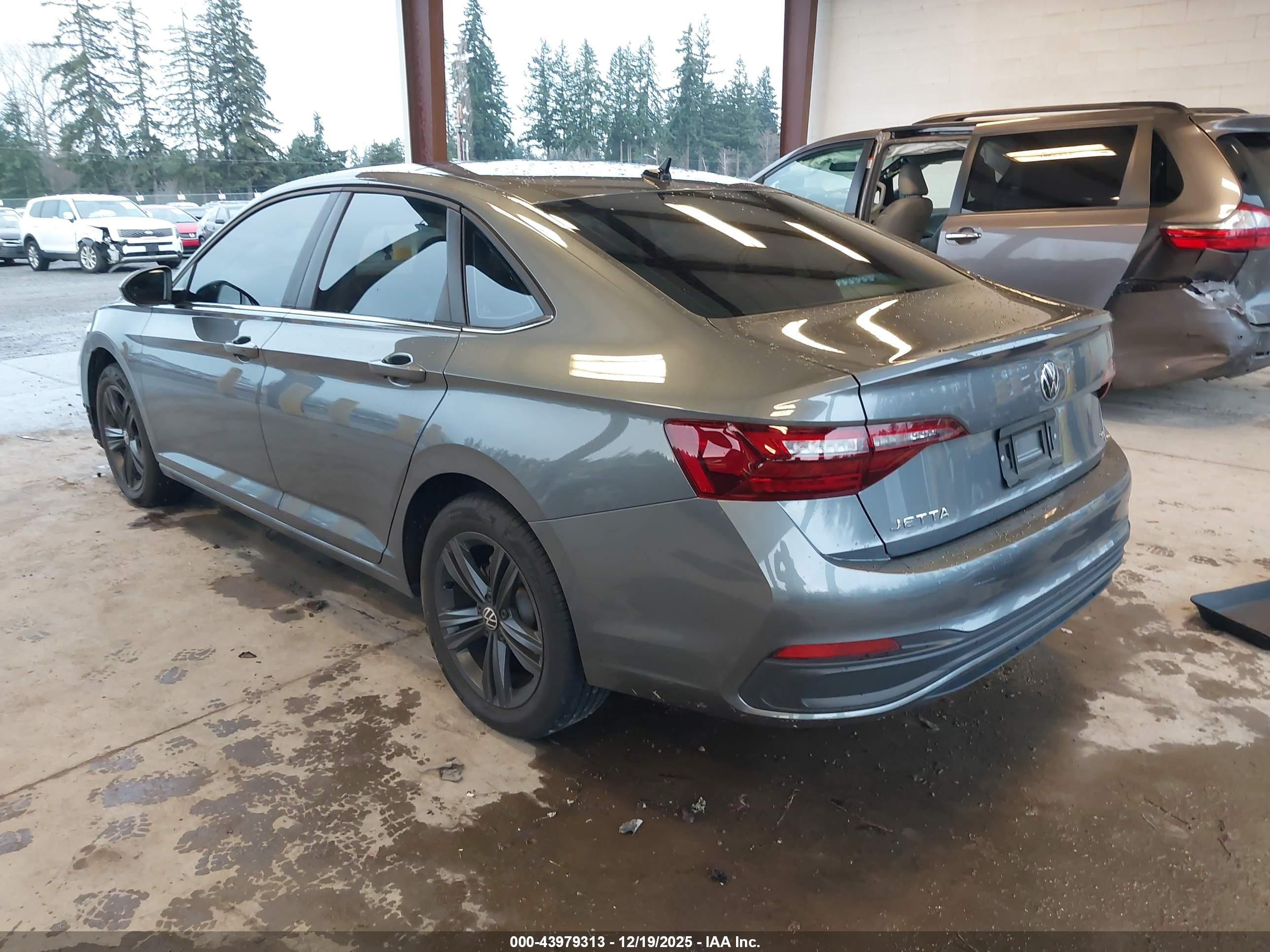 VOLKSWAGEN JETTA image 3