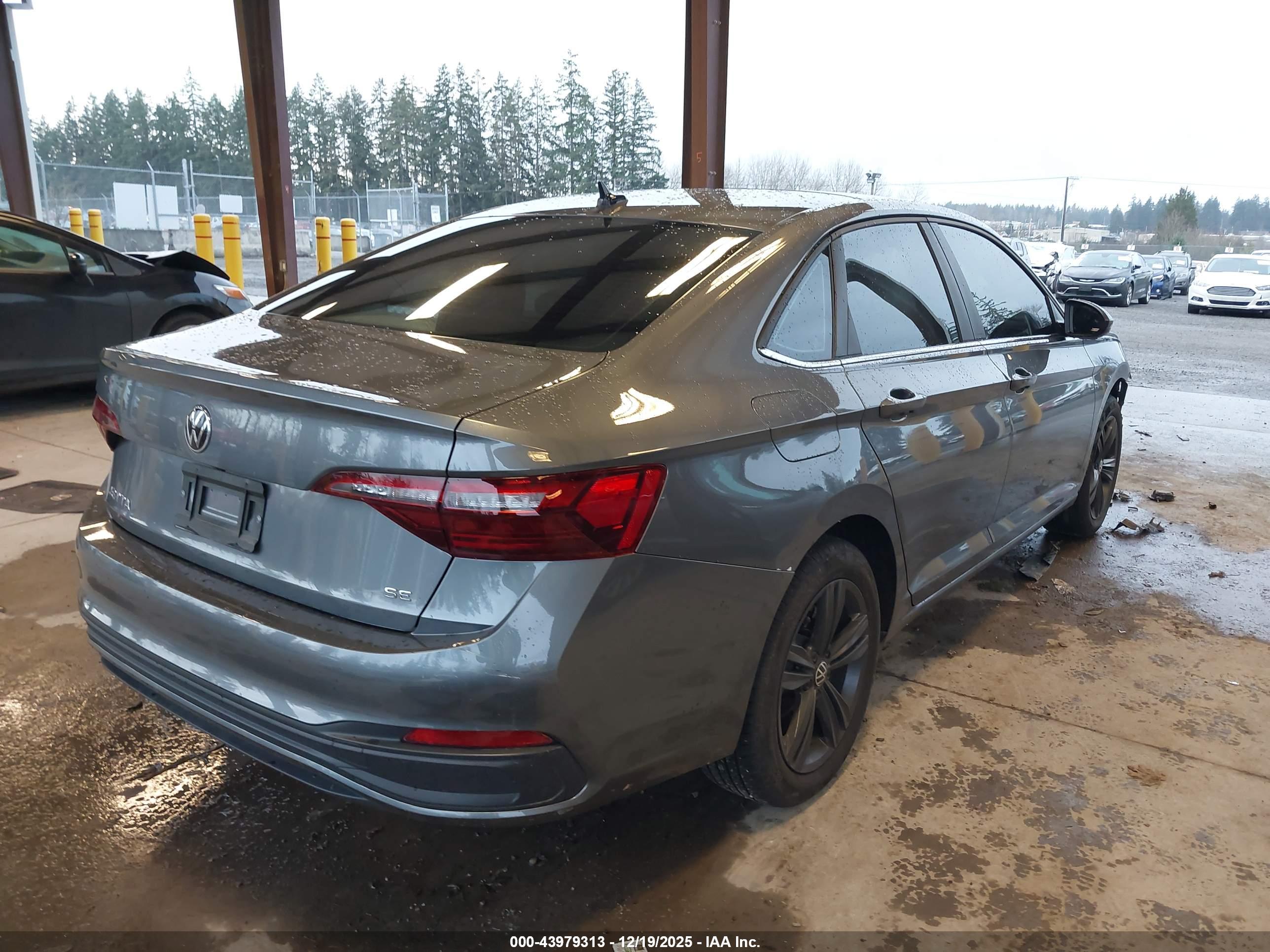 VOLKSWAGEN JETTA image 4