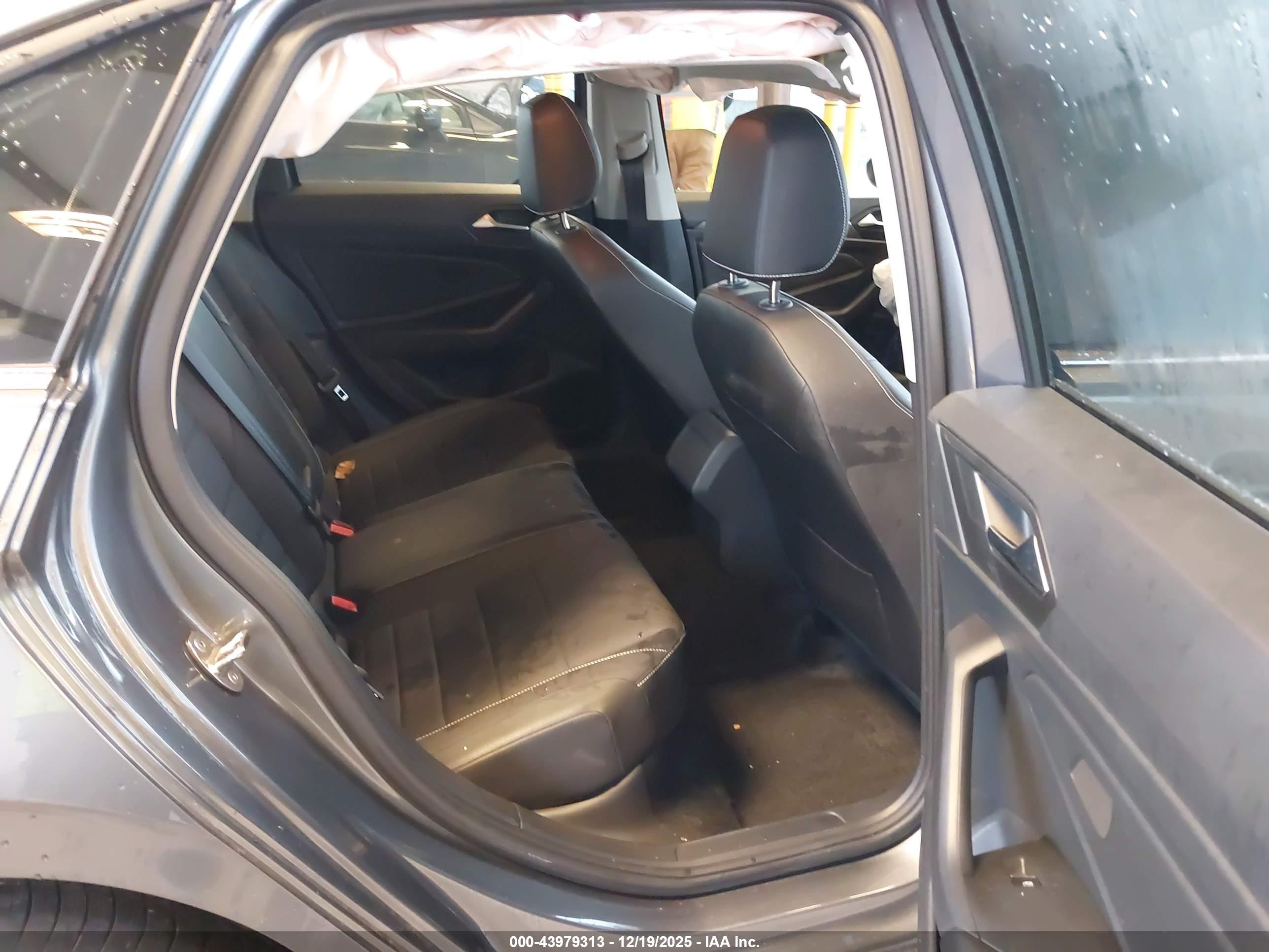 VOLKSWAGEN JETTA image 8