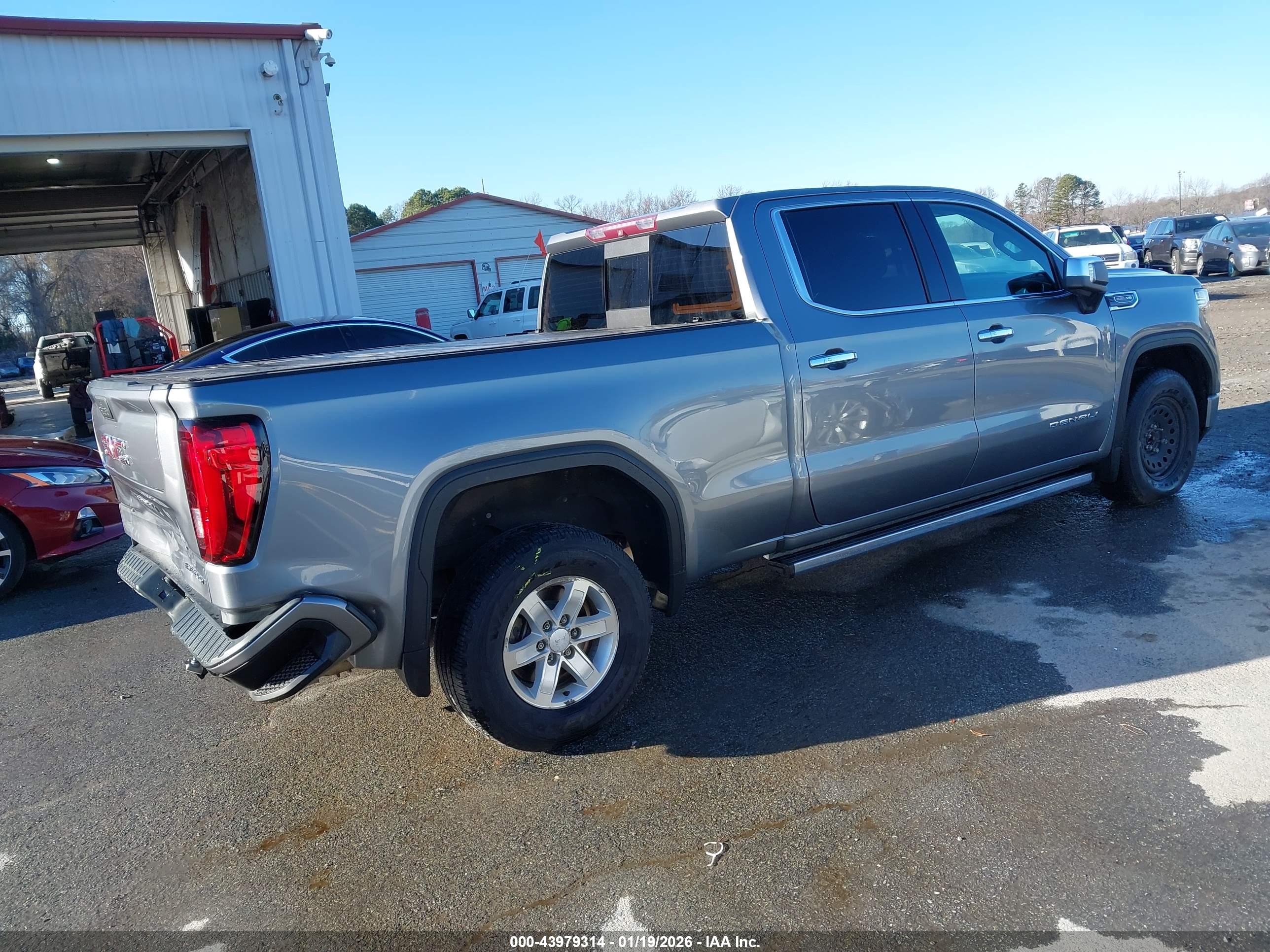 GMC SIERRA image 4
