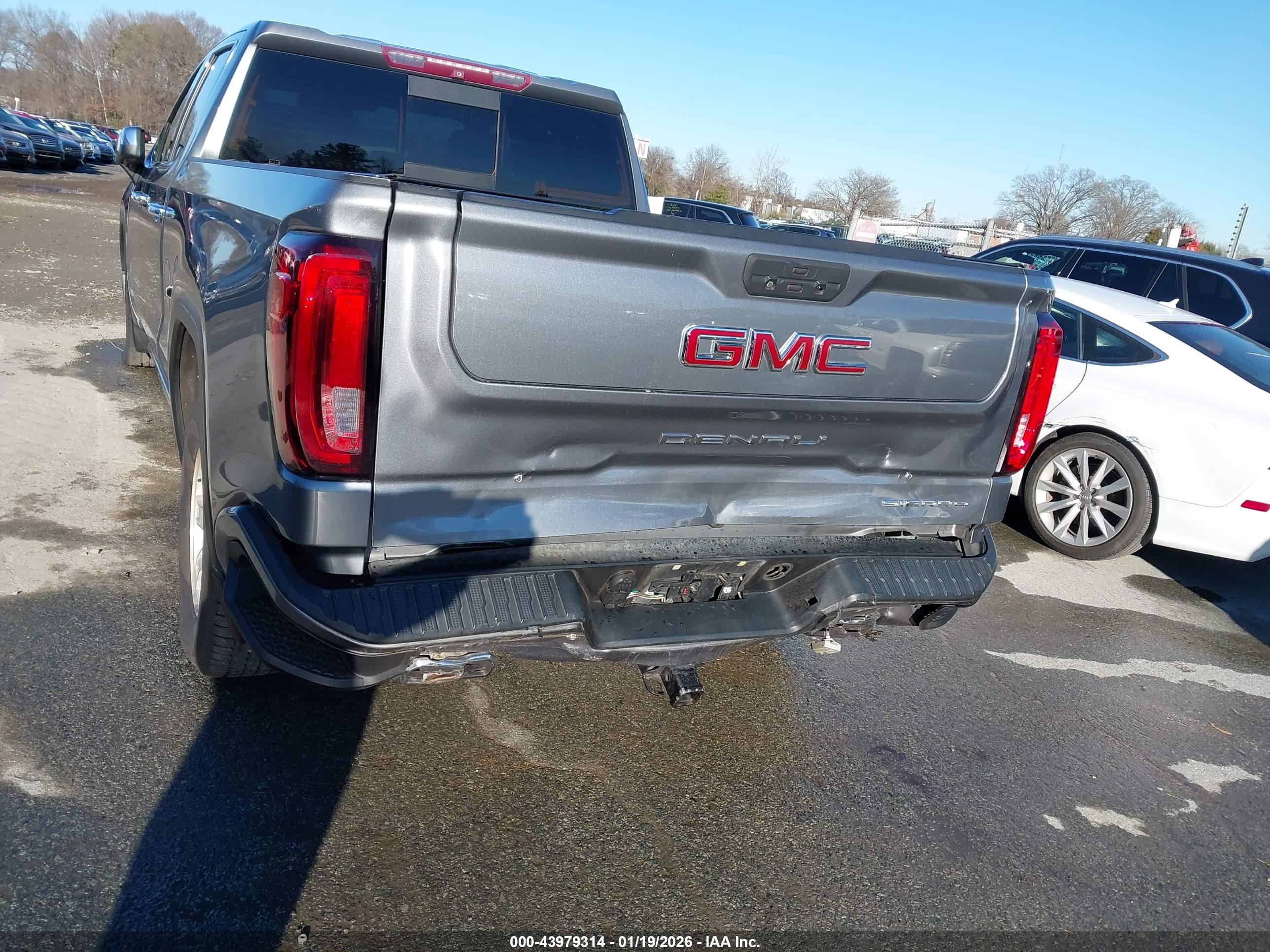 GMC SIERRA image 6