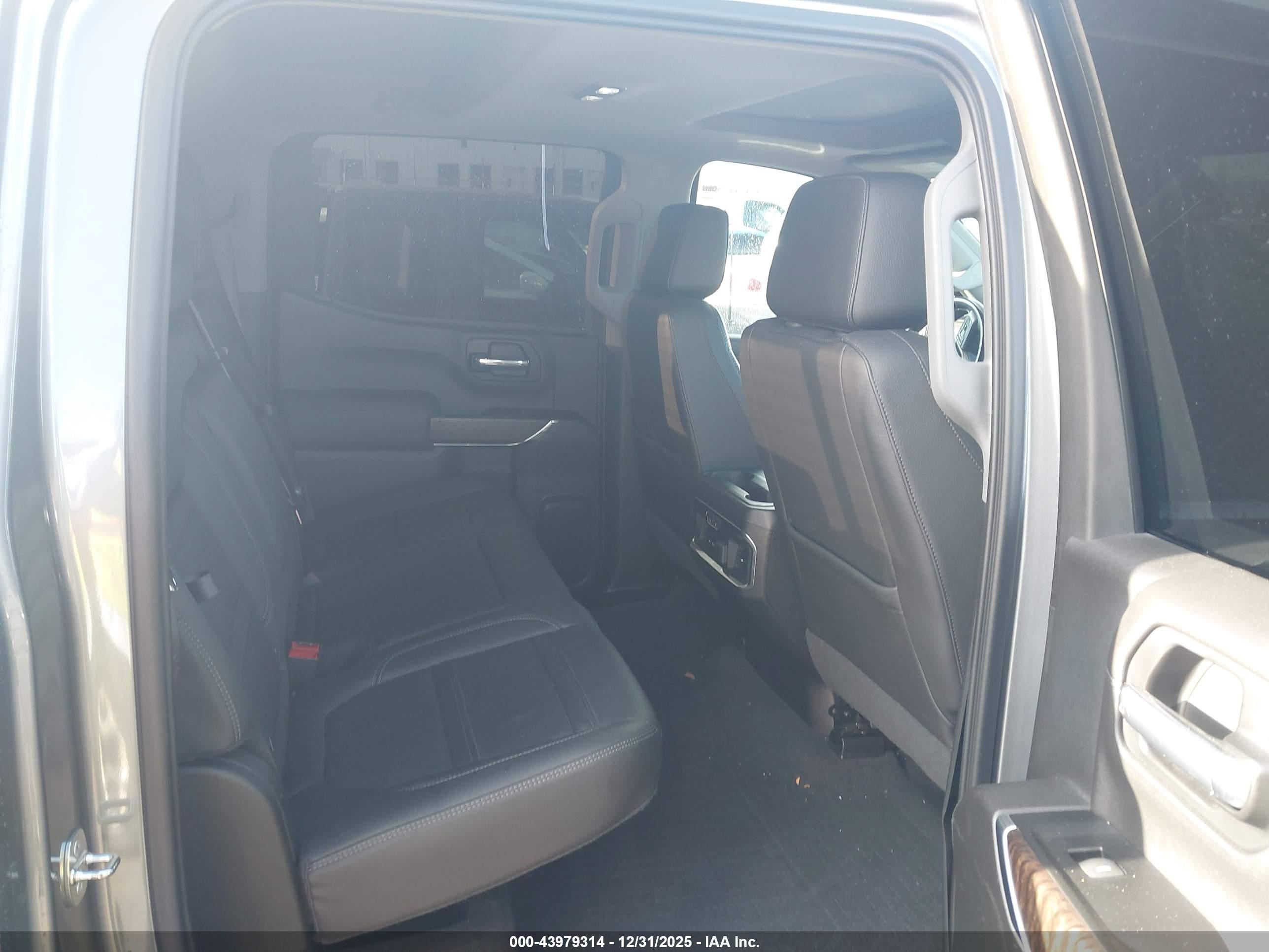 GMC SIERRA image 8