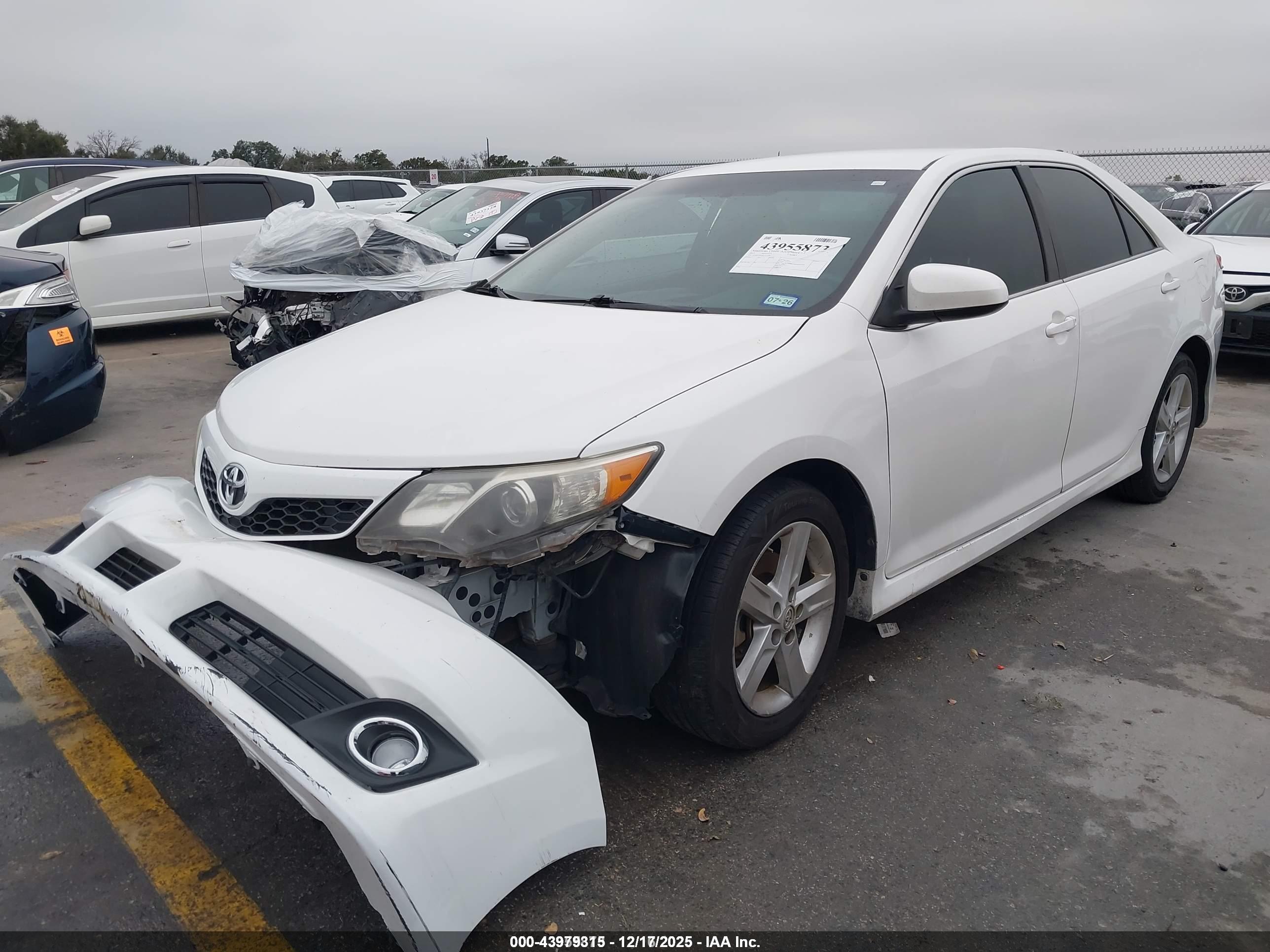 TOYOTA CAMRY image 2