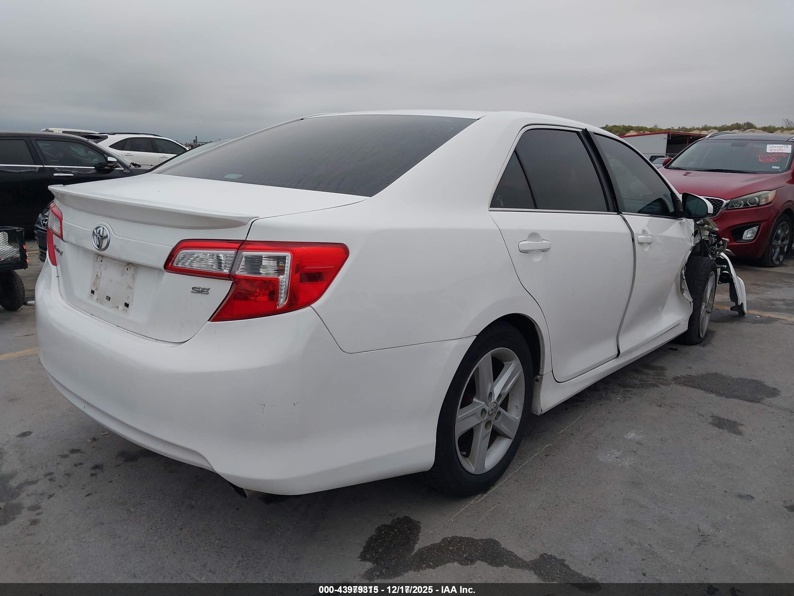 TOYOTA CAMRY image 4
