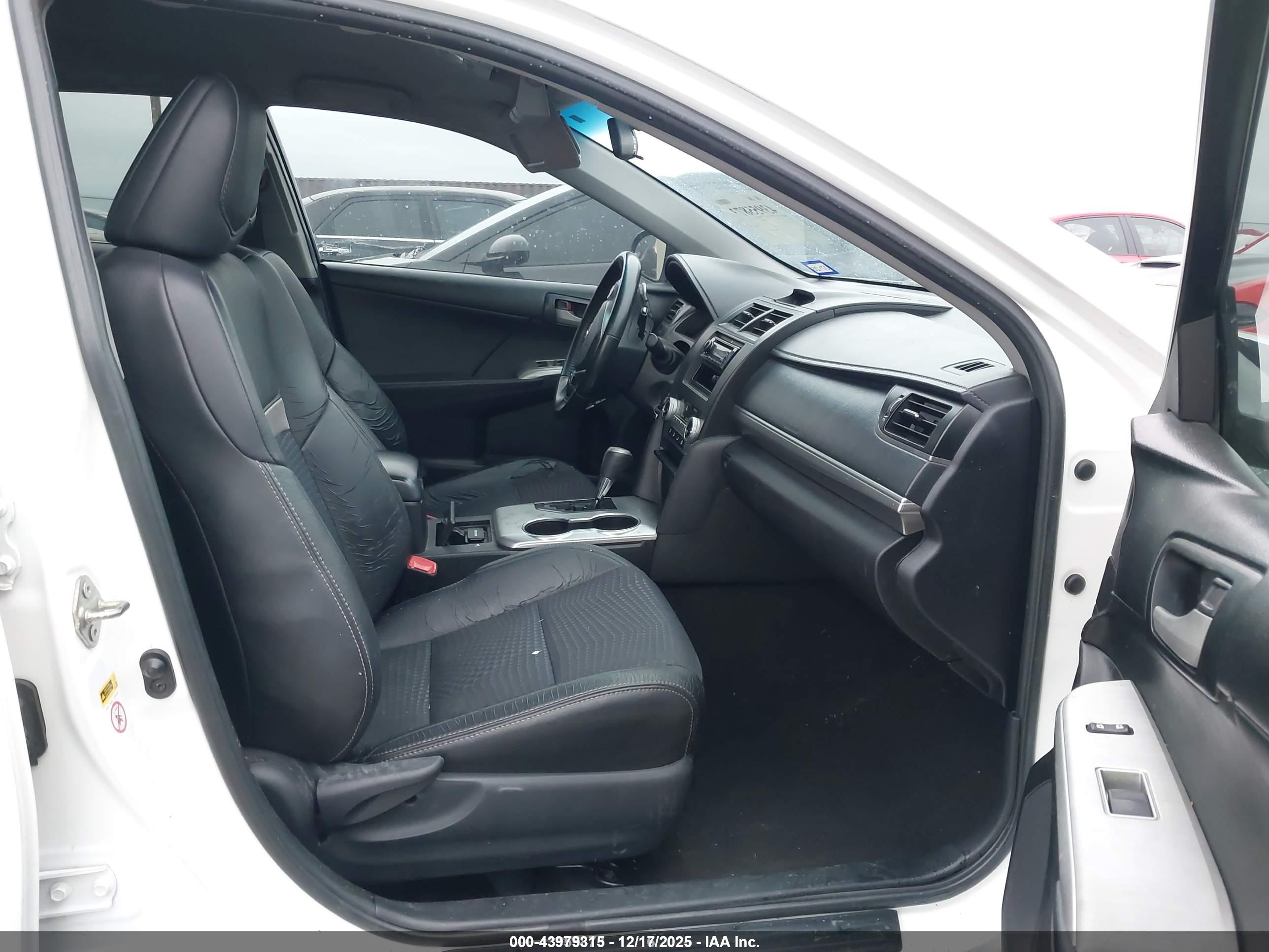 TOYOTA CAMRY image 5