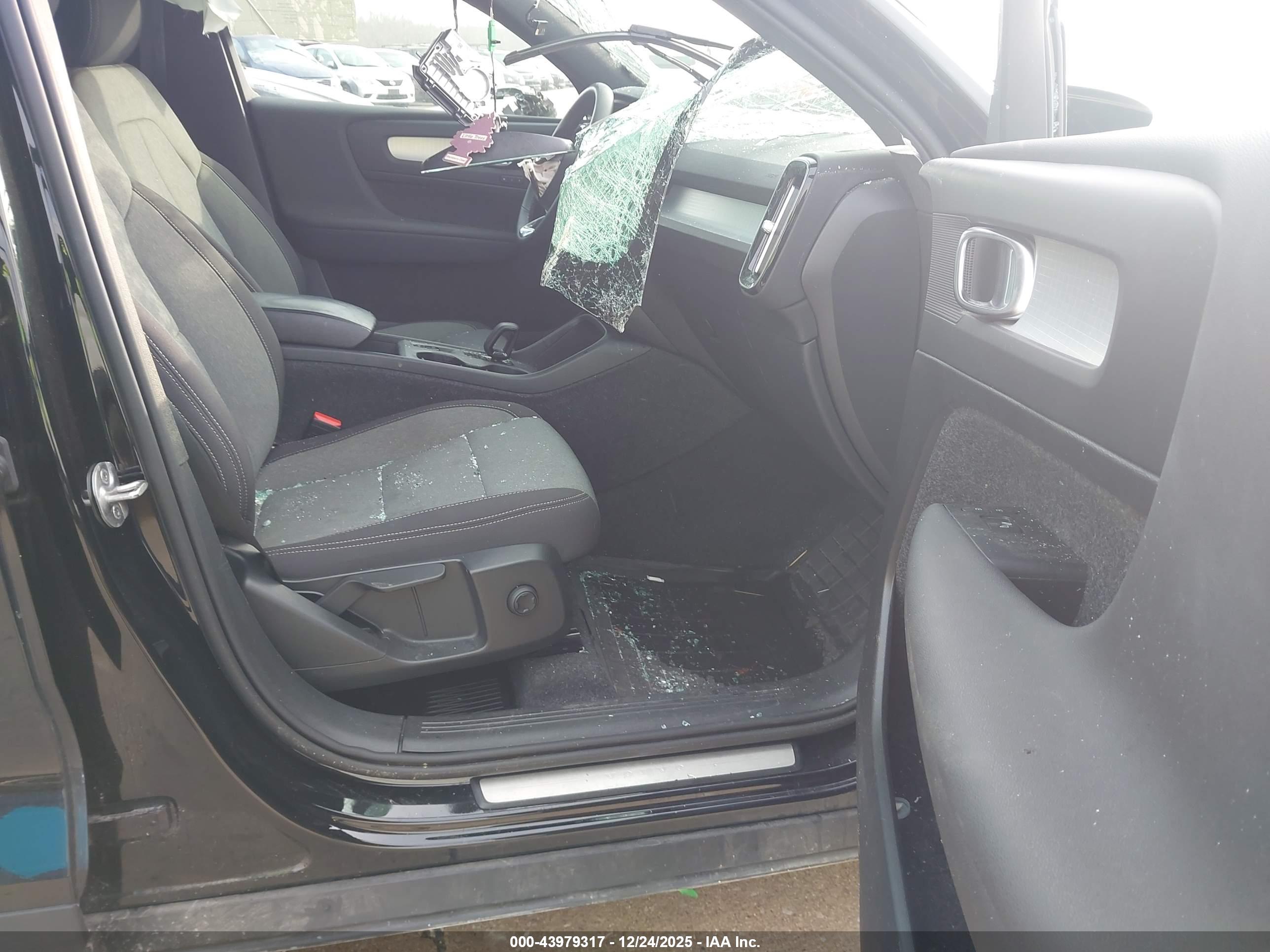 VOLVO XC40 image 5