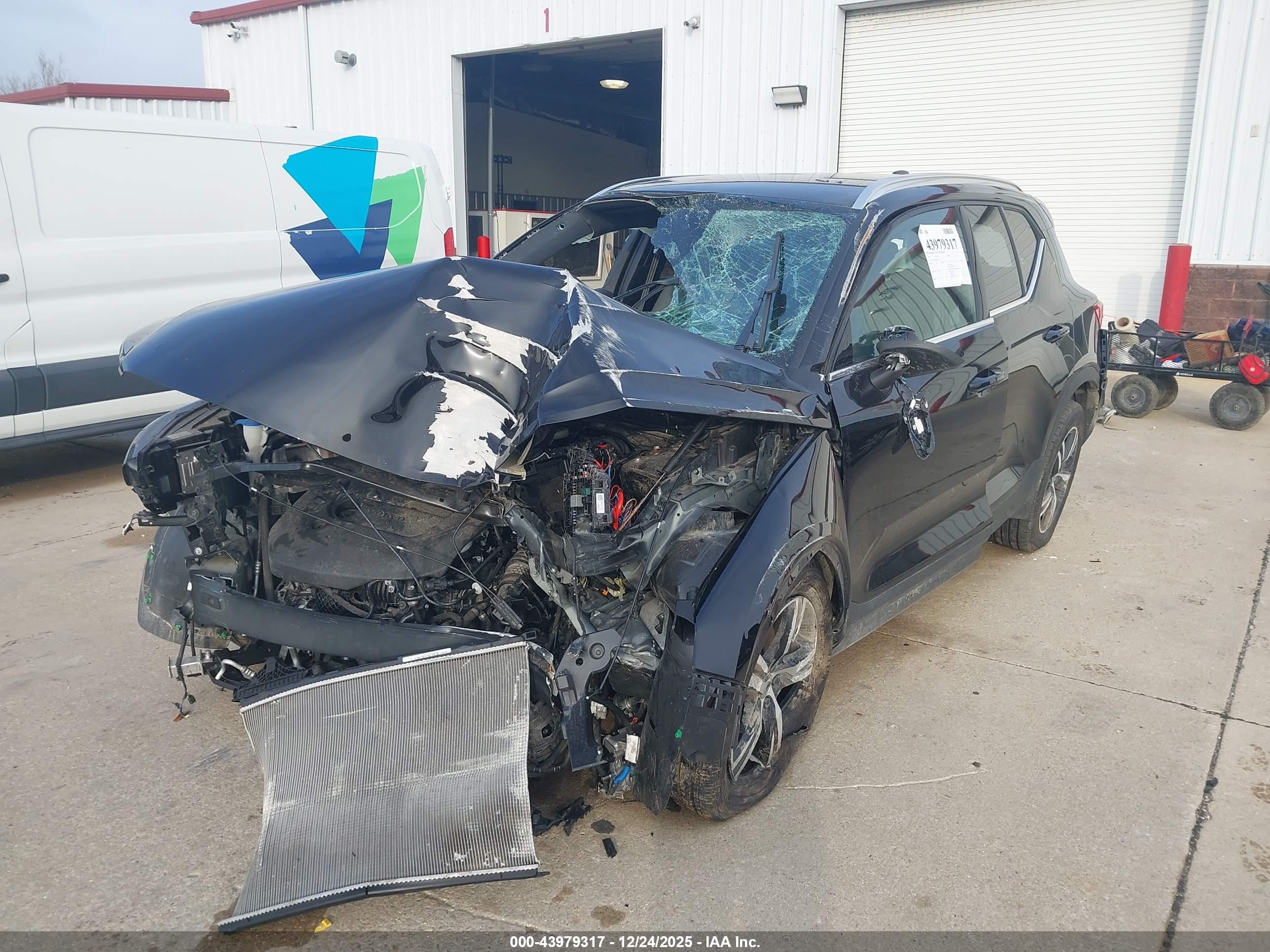 VOLVO XC40 image 6