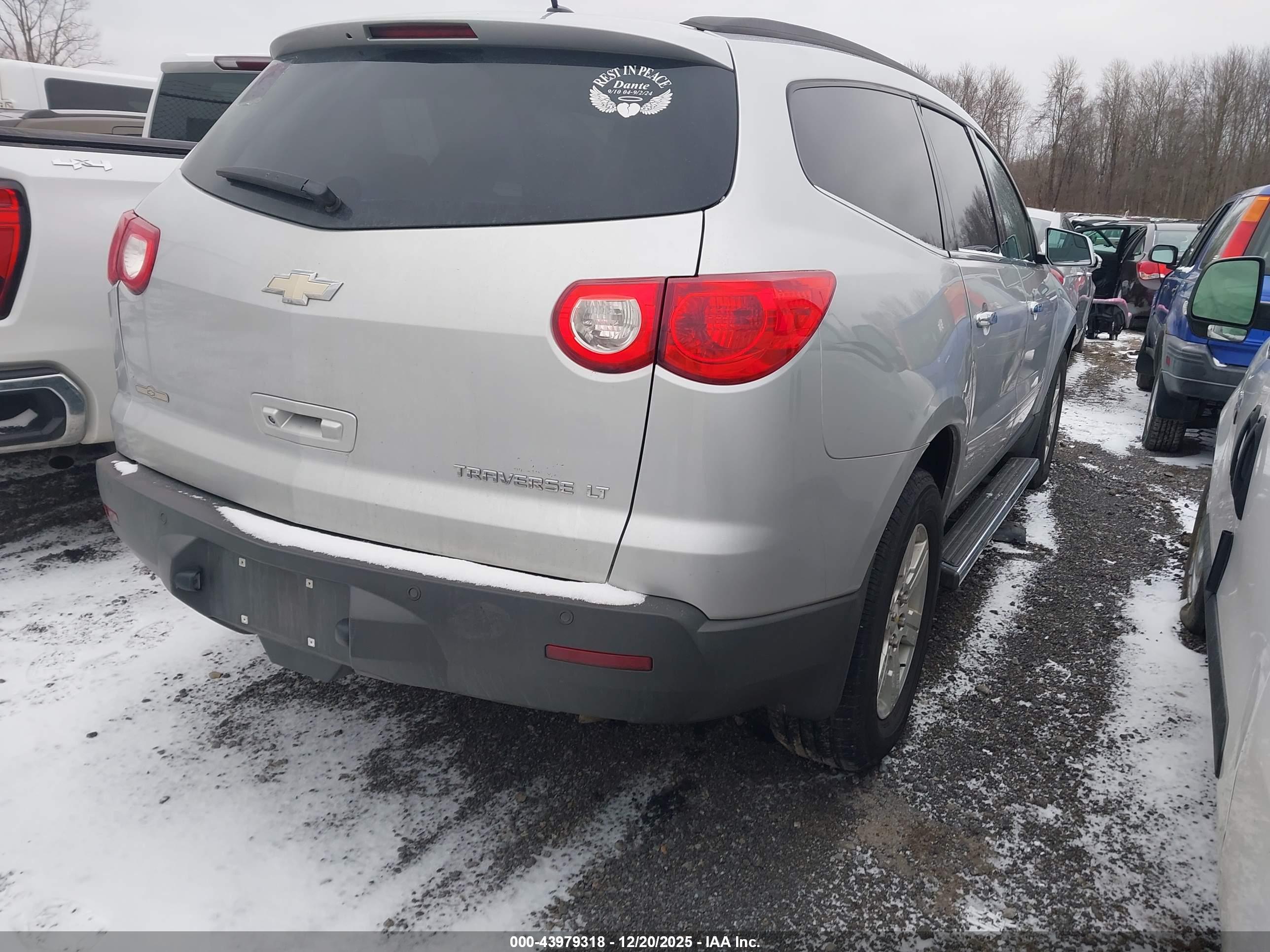 CHEVROLET TRAVERSE image 4