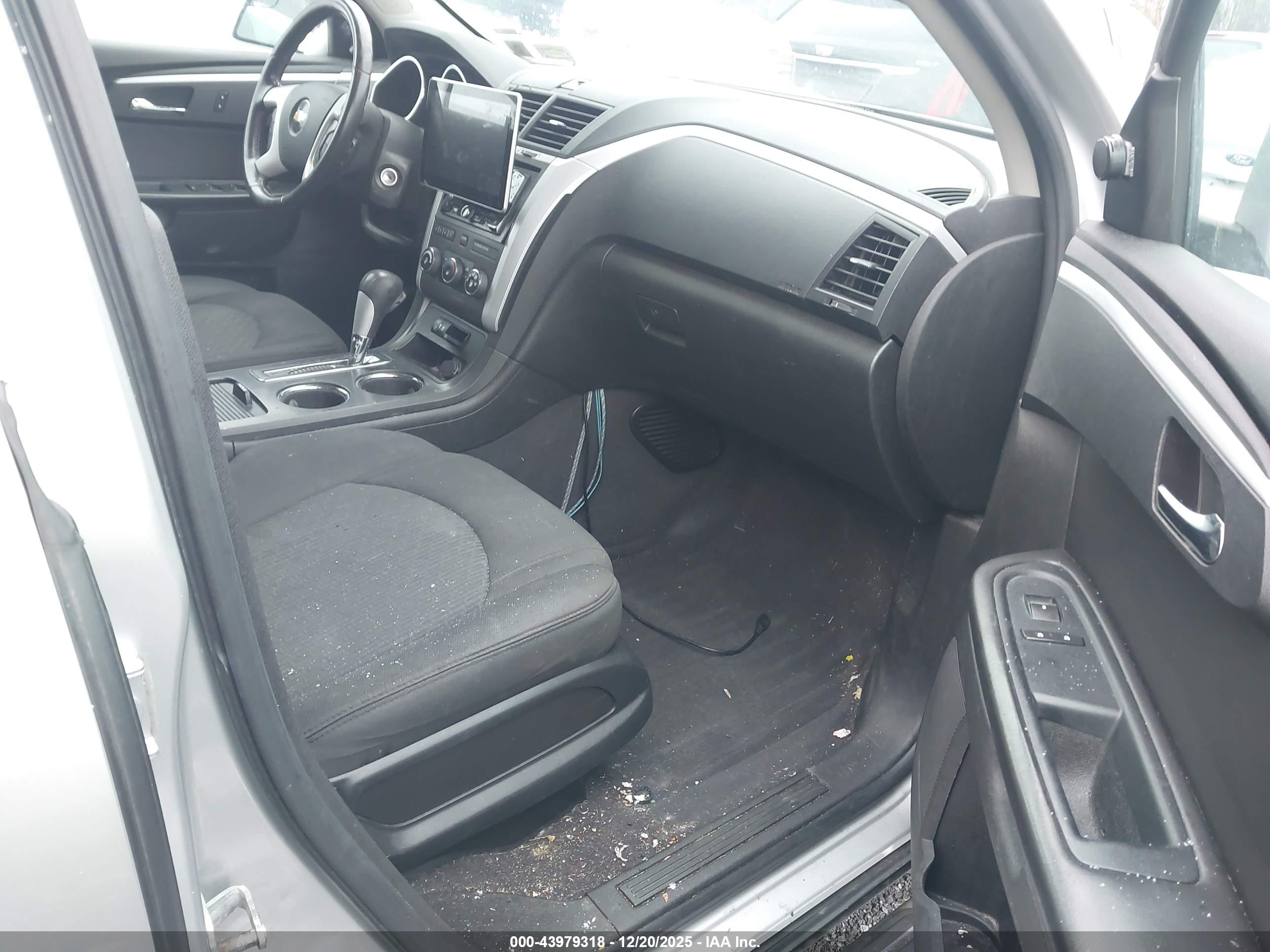 CHEVROLET TRAVERSE image 5