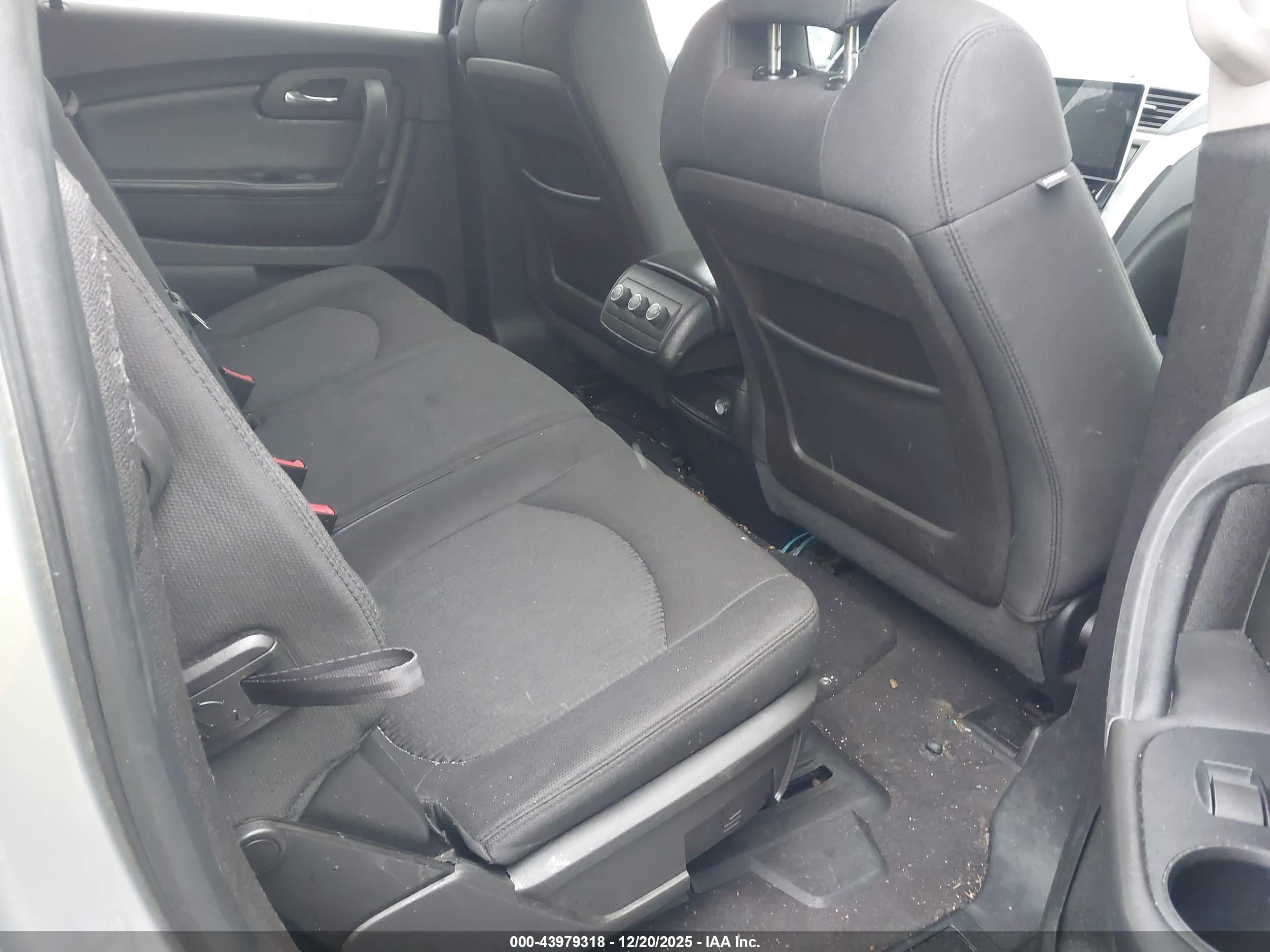 CHEVROLET TRAVERSE image 8