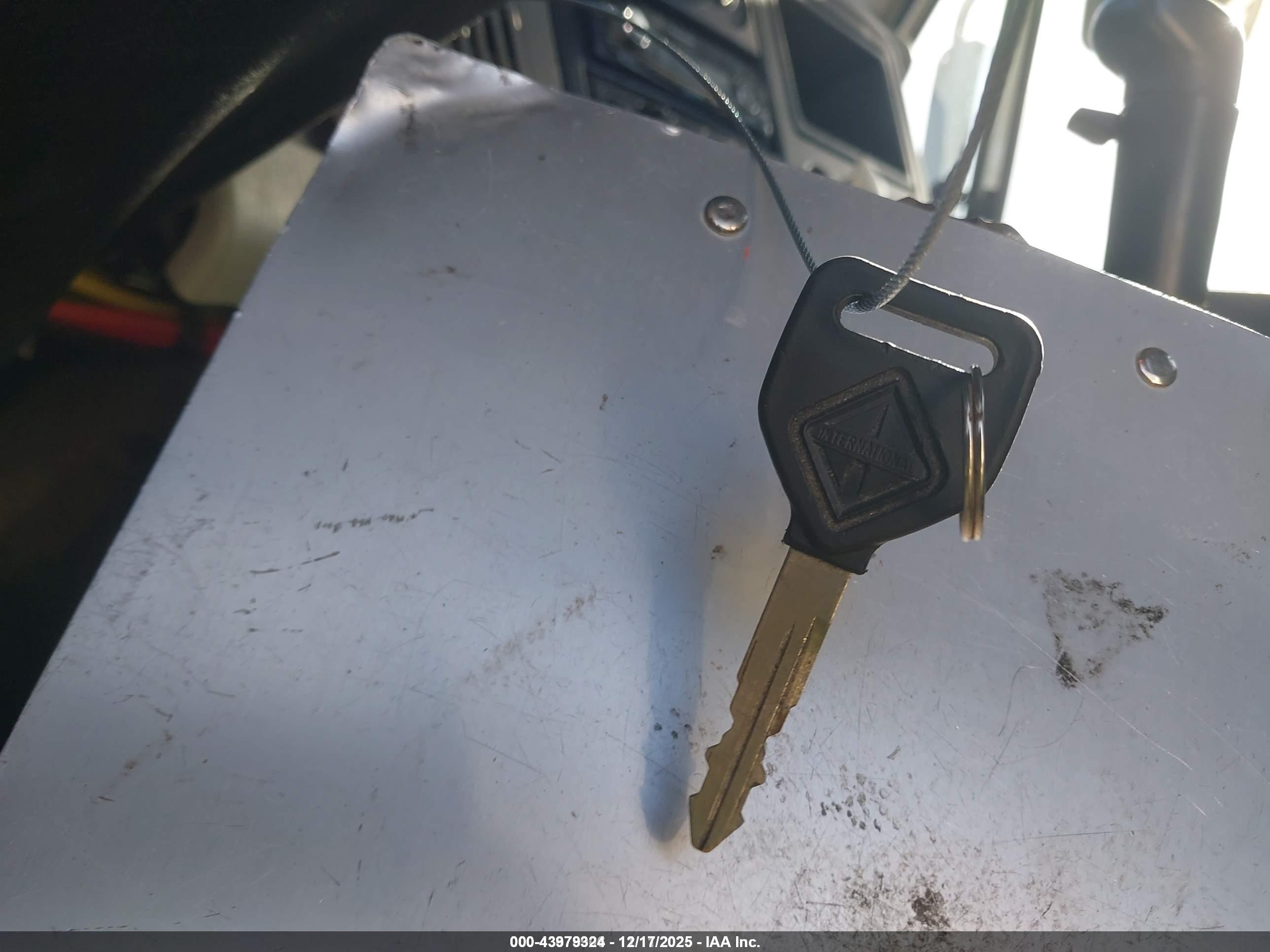 INTERNATIONAL 8000 image 11