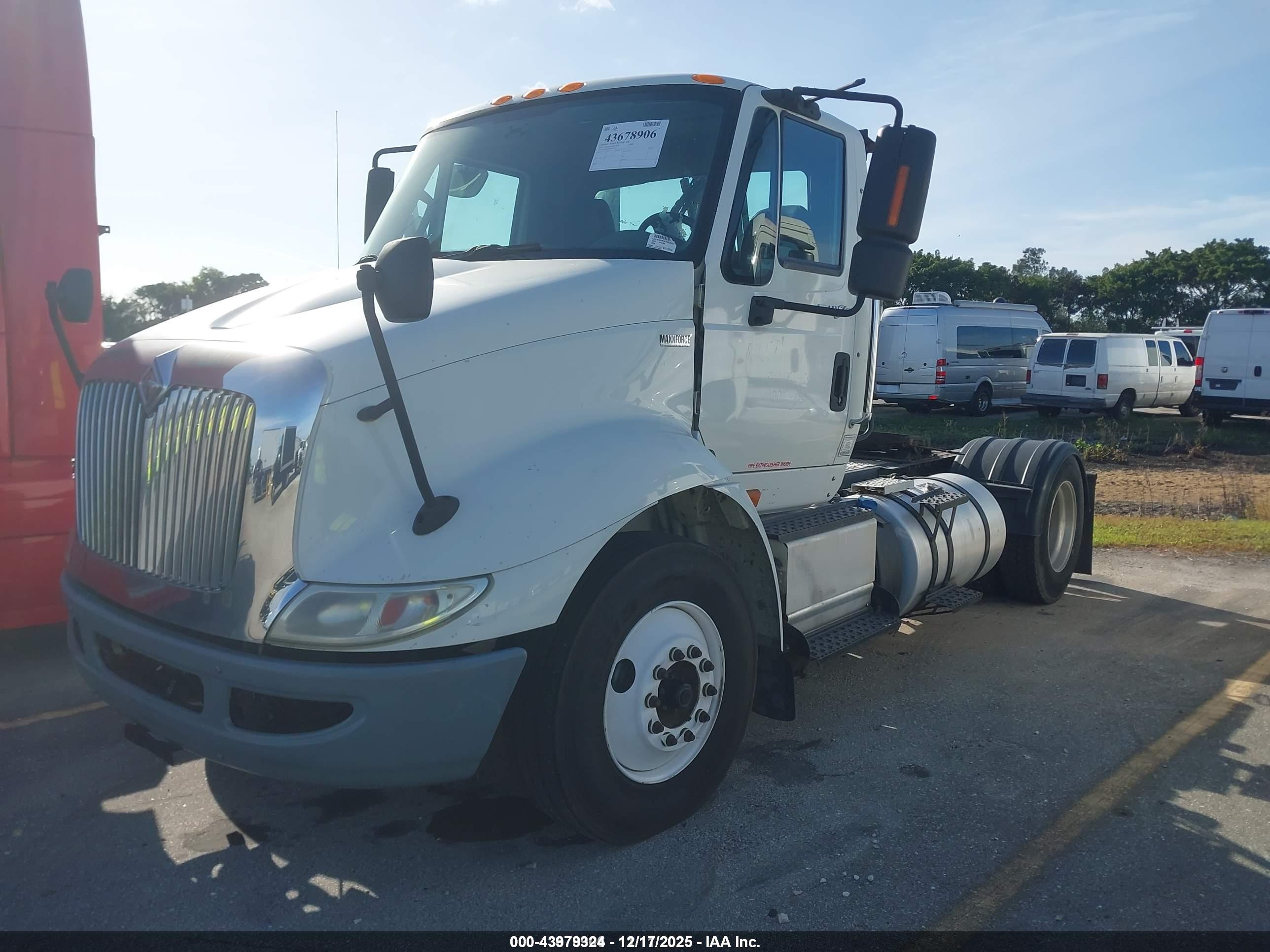 INTERNATIONAL 8000 image 2