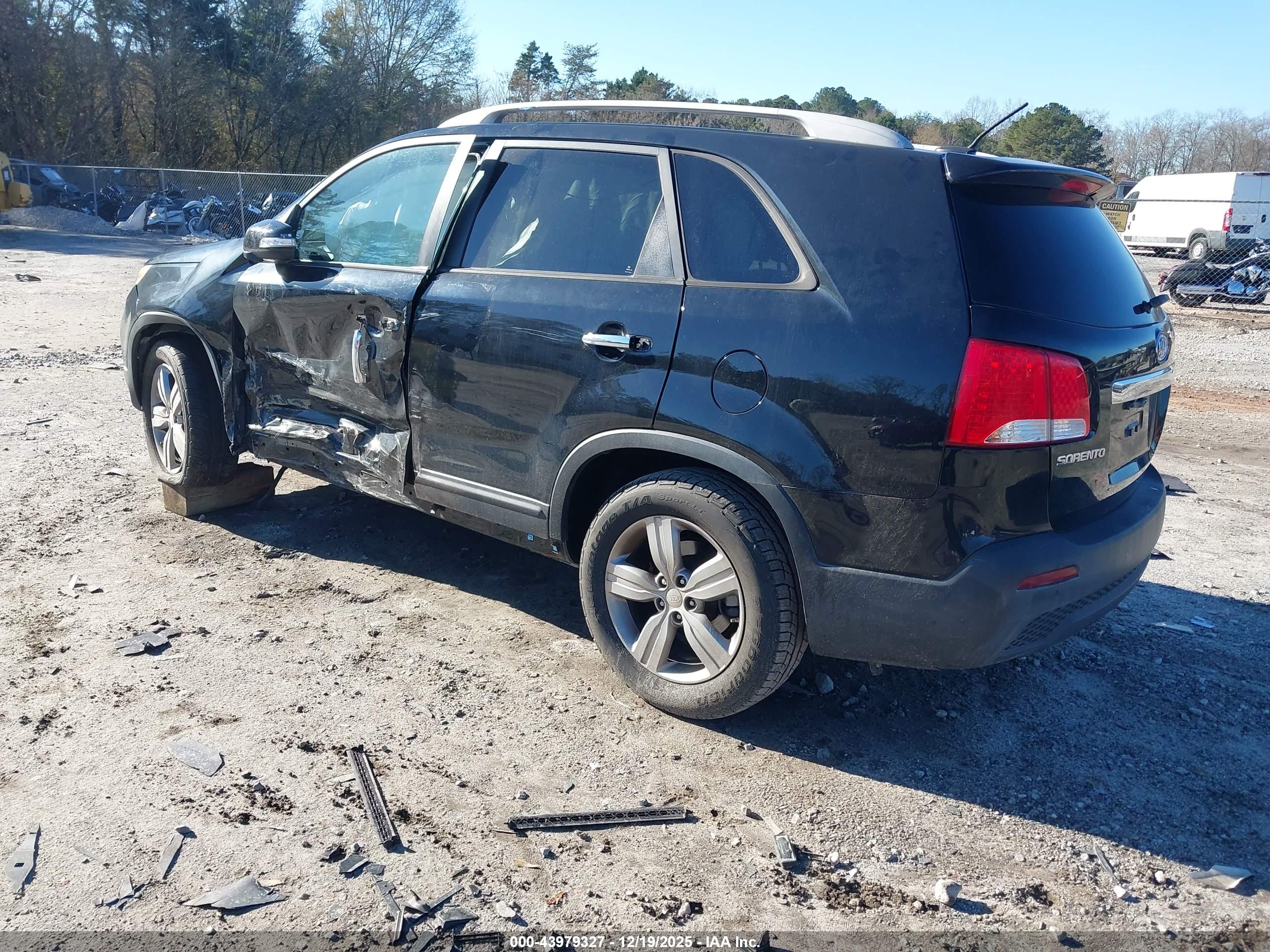 KIA SORENTO image 3
