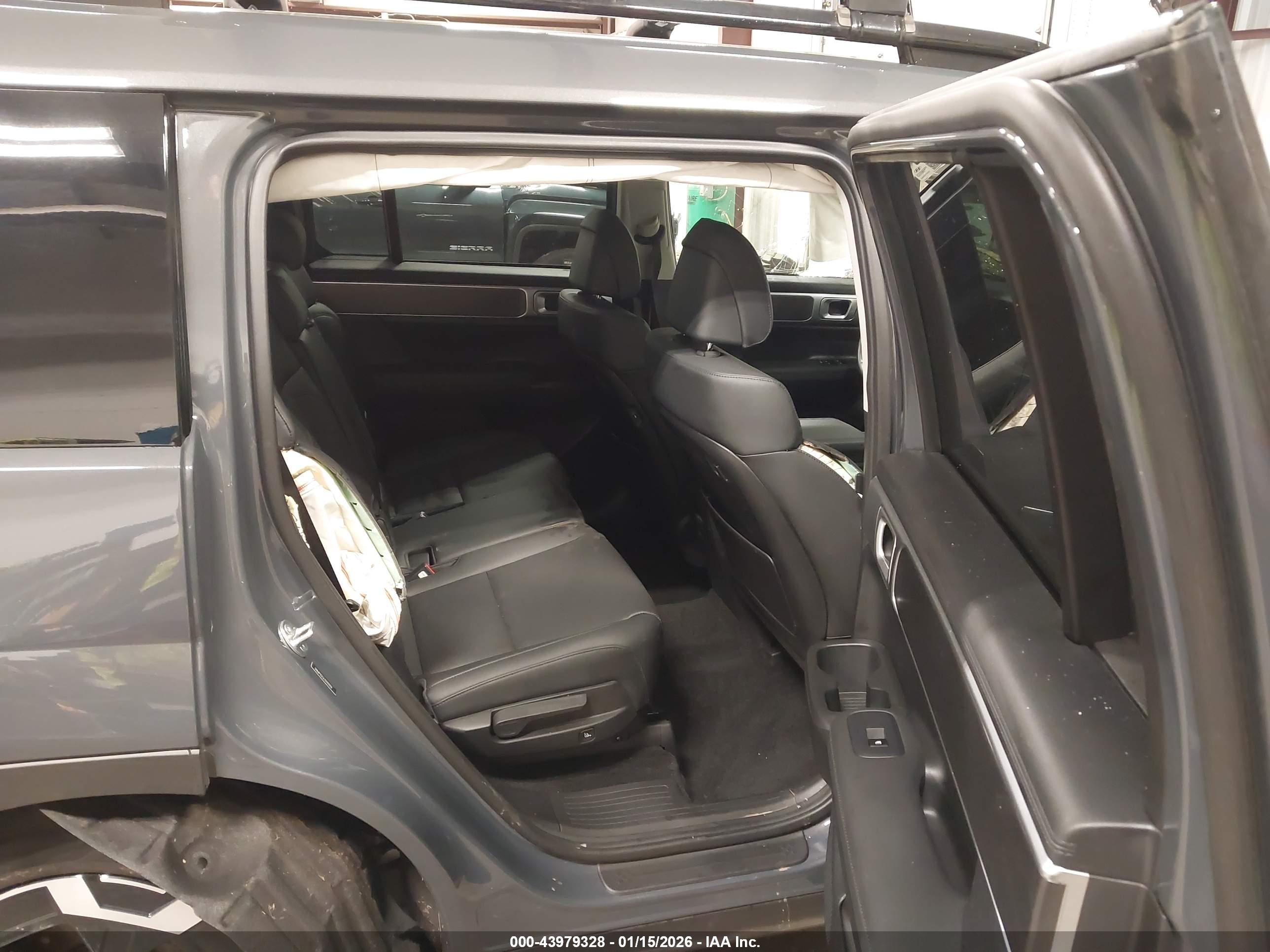 HYUNDAI SANTA image 8