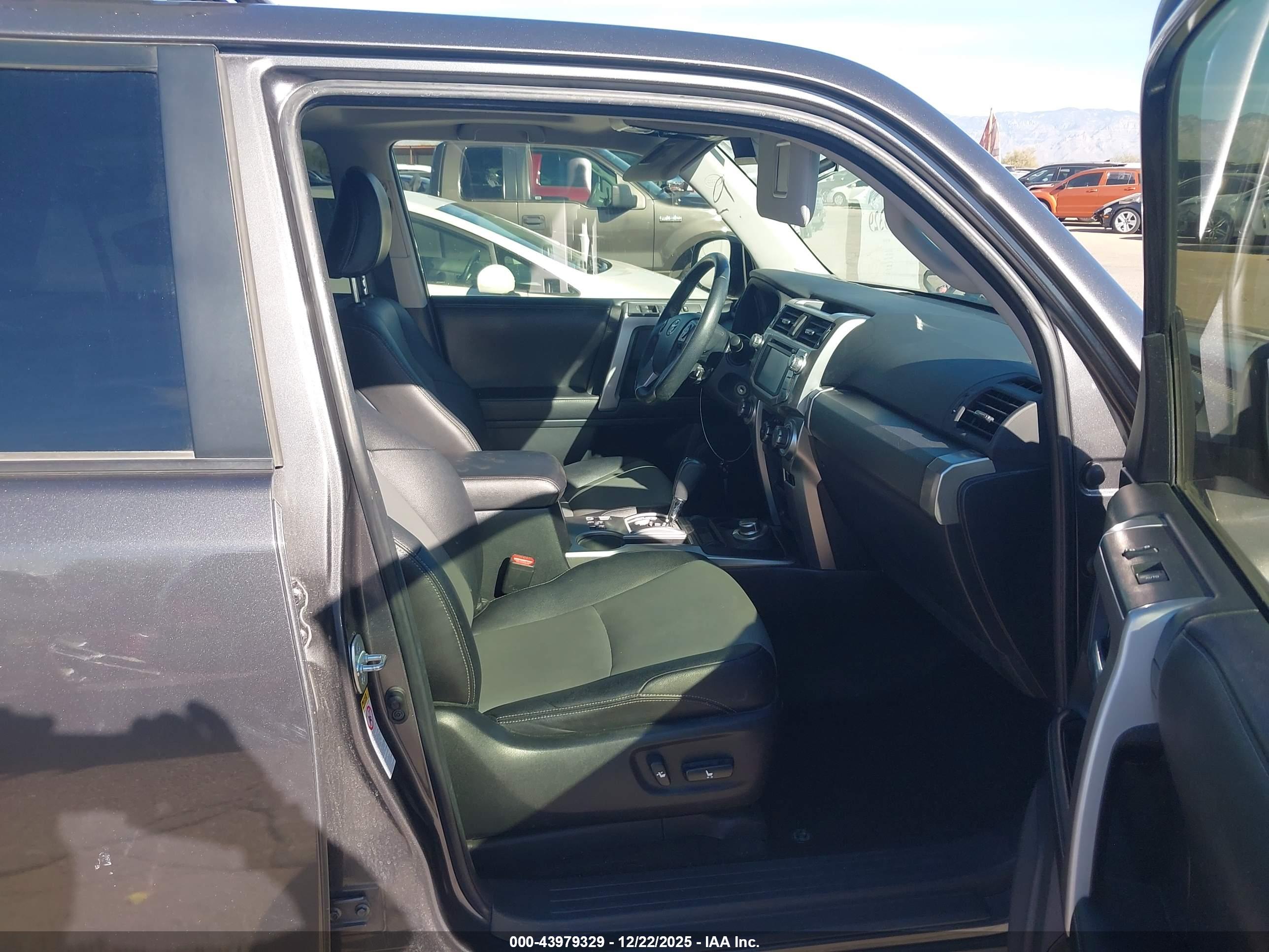TOYOTA 4RUNNER image 5