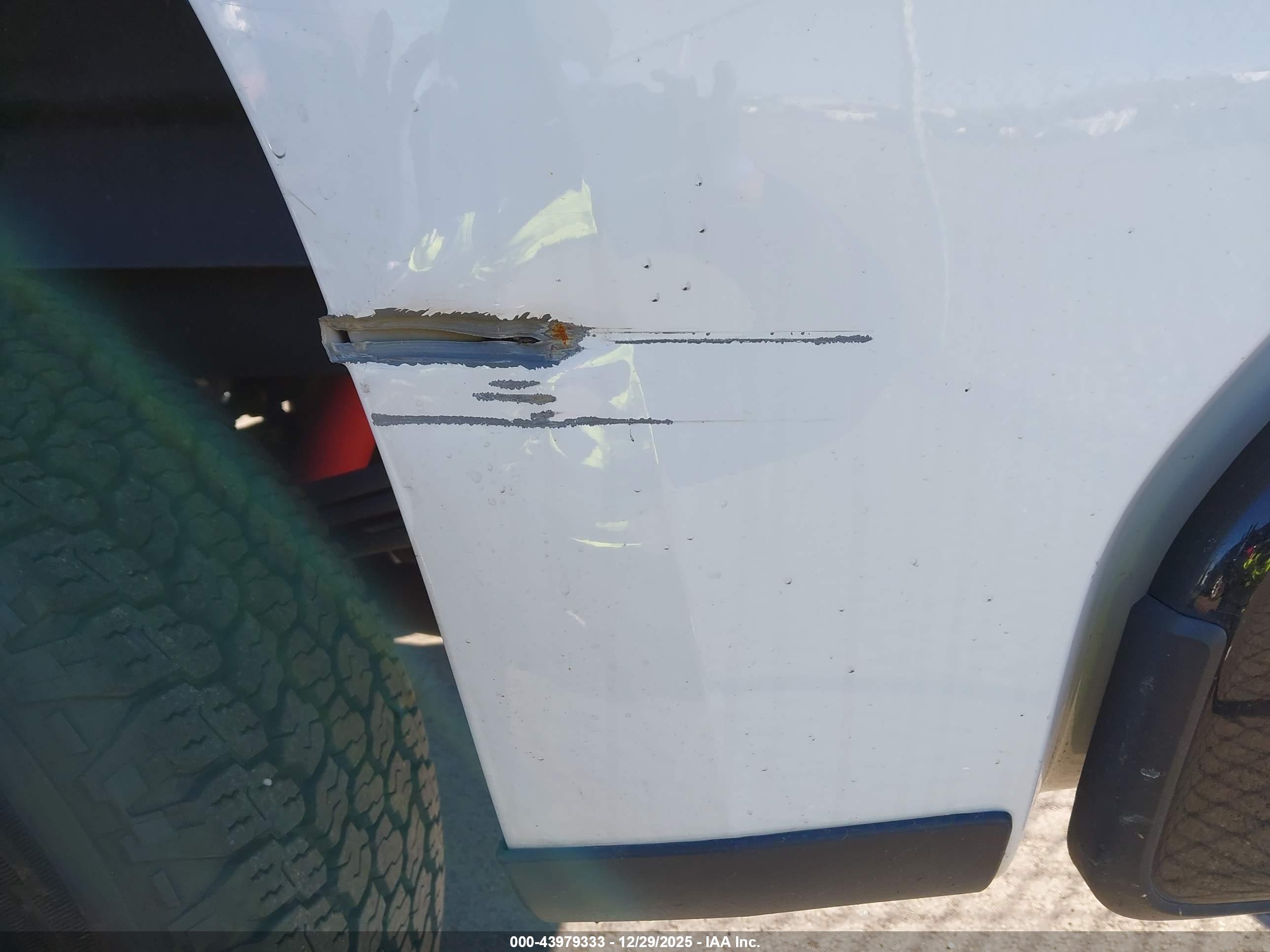 CHEVROLET SILVERADO image 6
