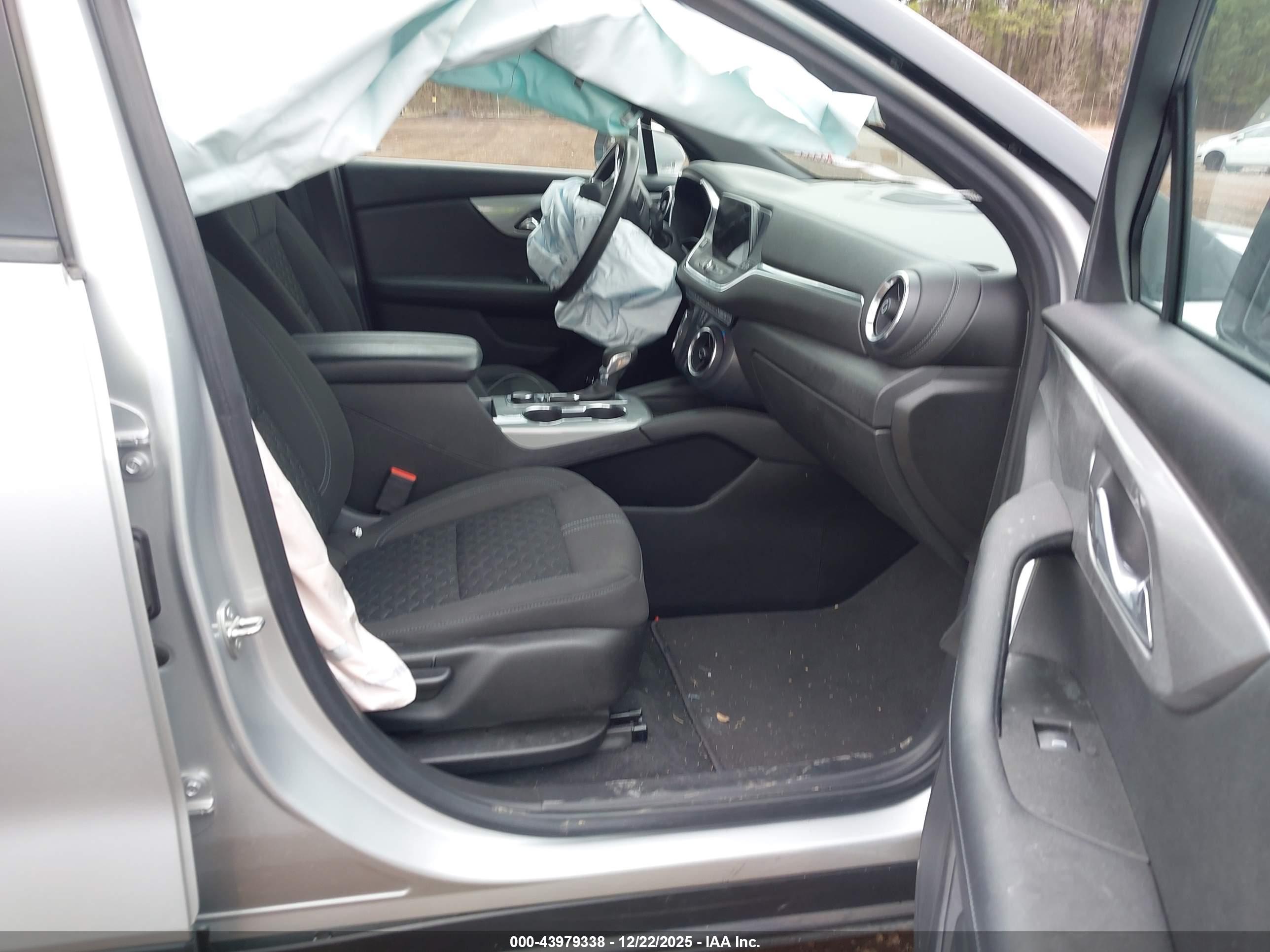 CHEVROLET BLAZER image 5