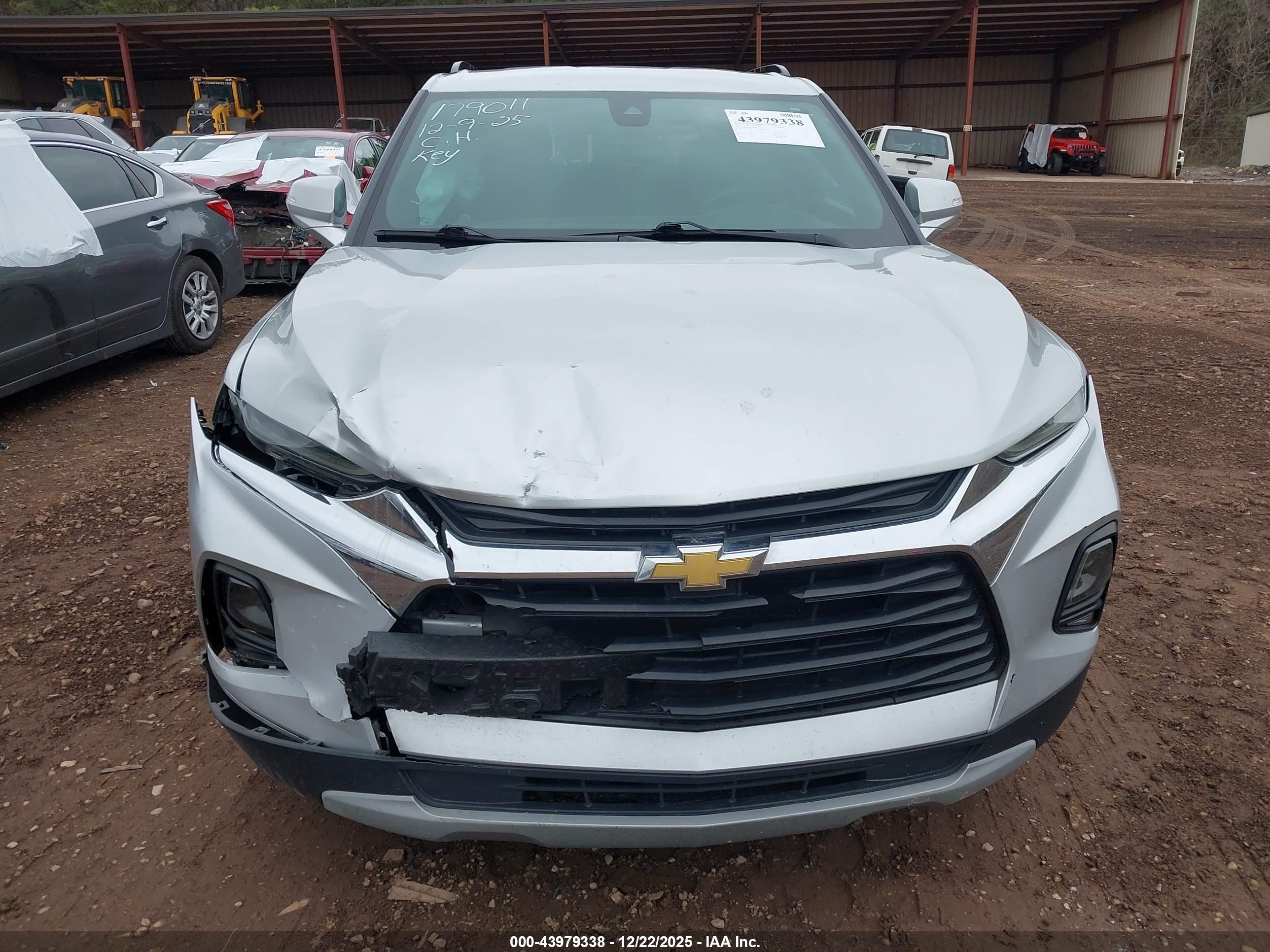 CHEVROLET BLAZER image 6