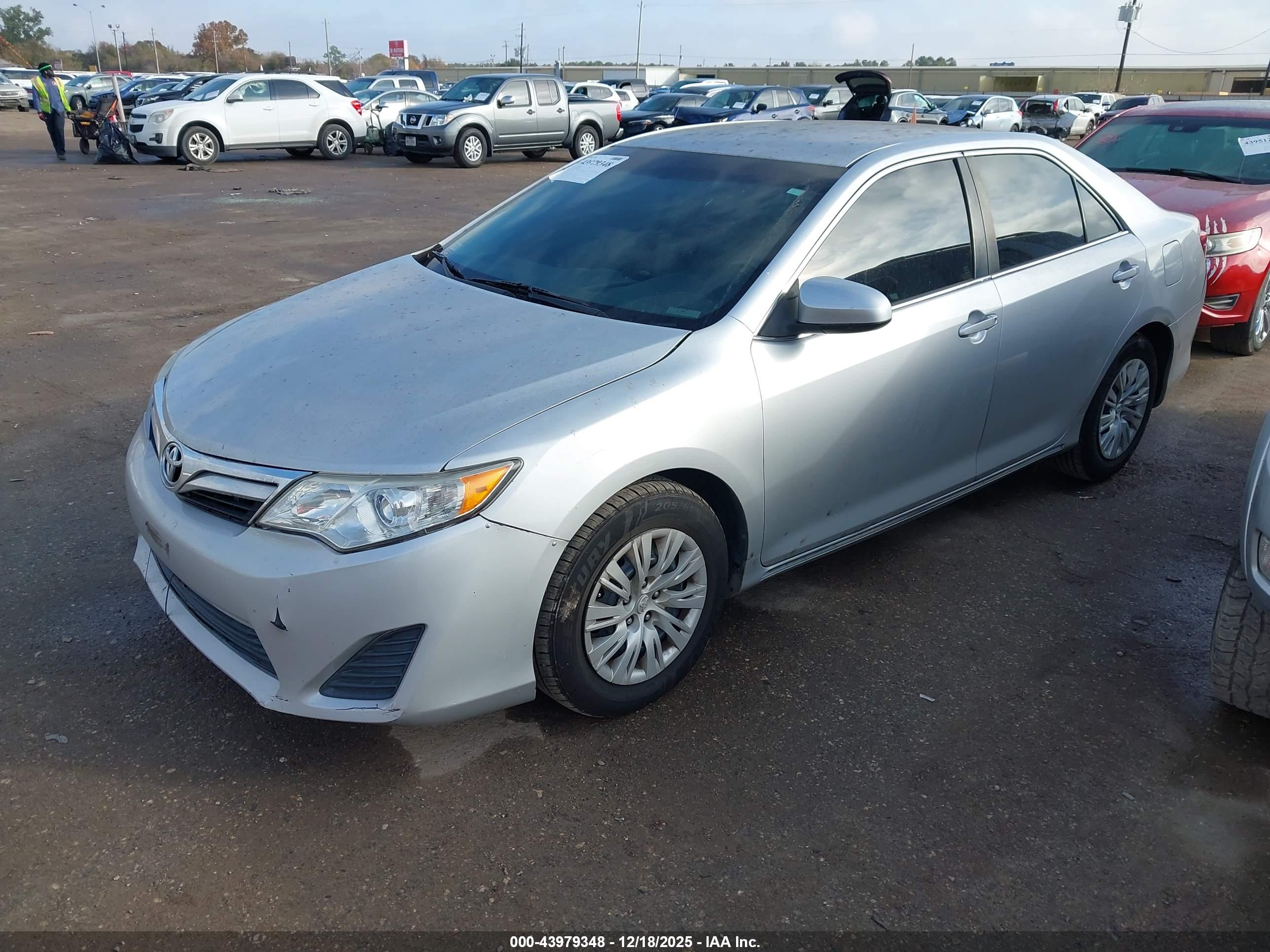 TOYOTA CAMRY image 2