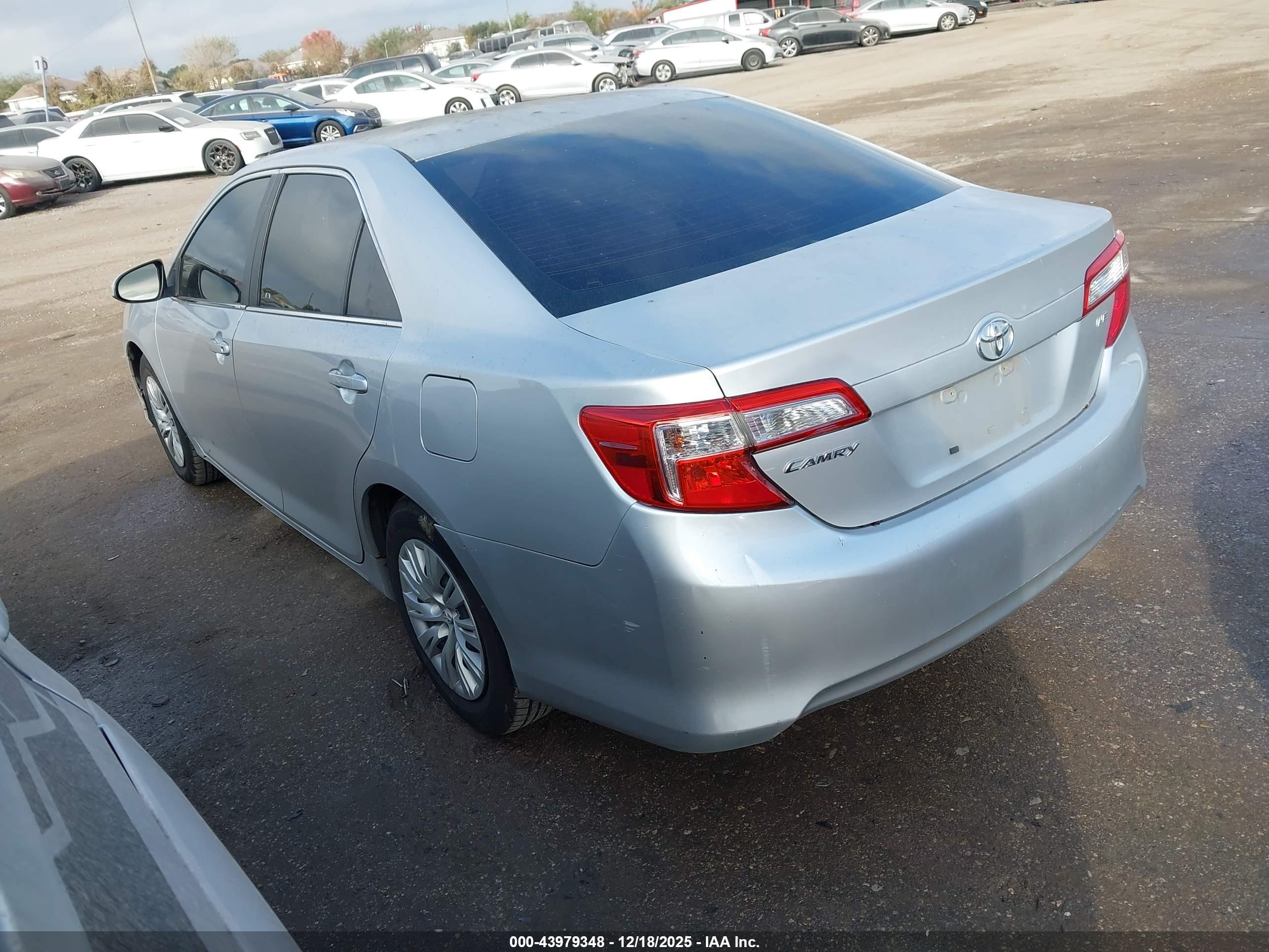 TOYOTA CAMRY image 3