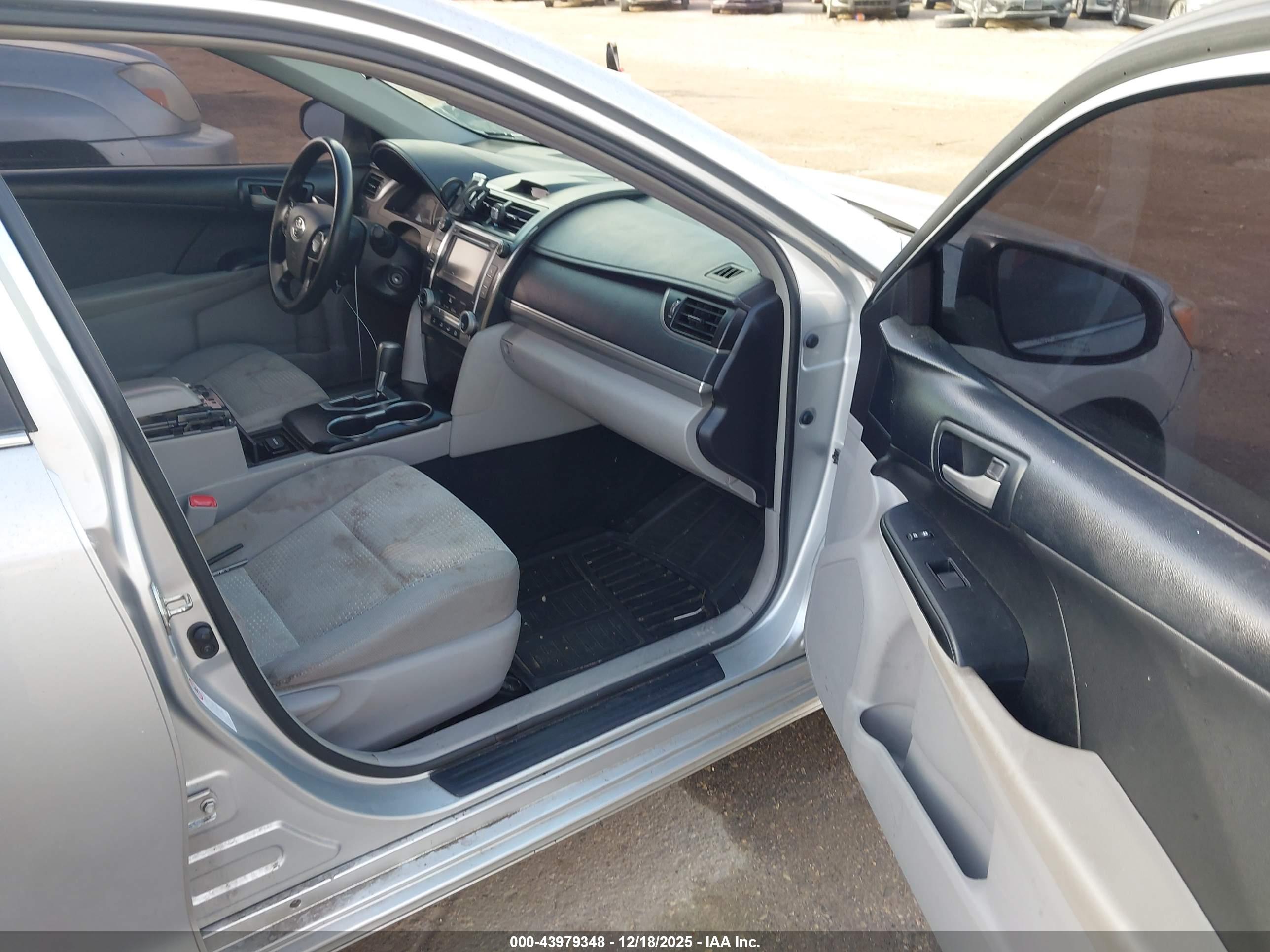 TOYOTA CAMRY image 5