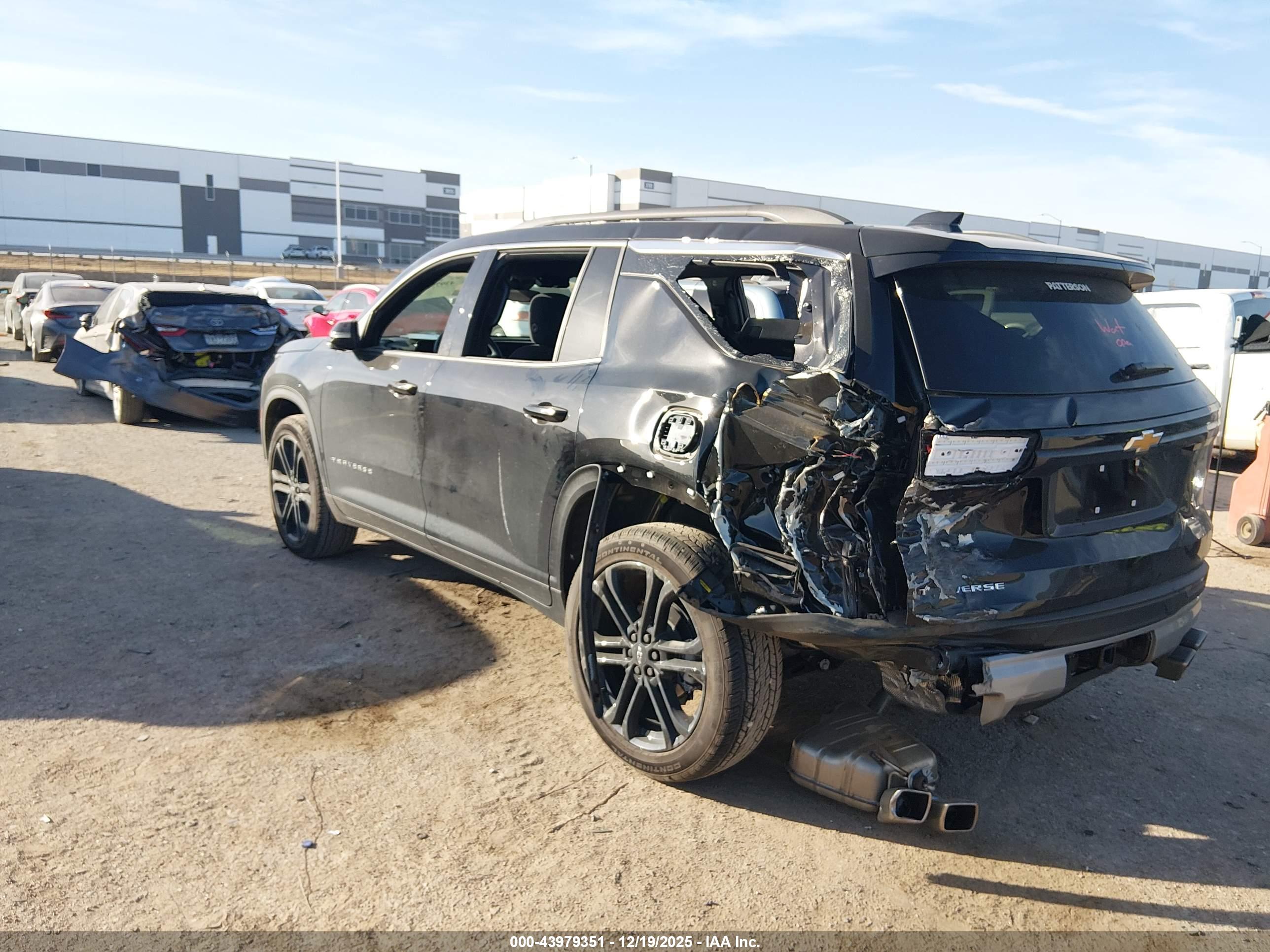 CHEVROLET TRAVERSE image 3