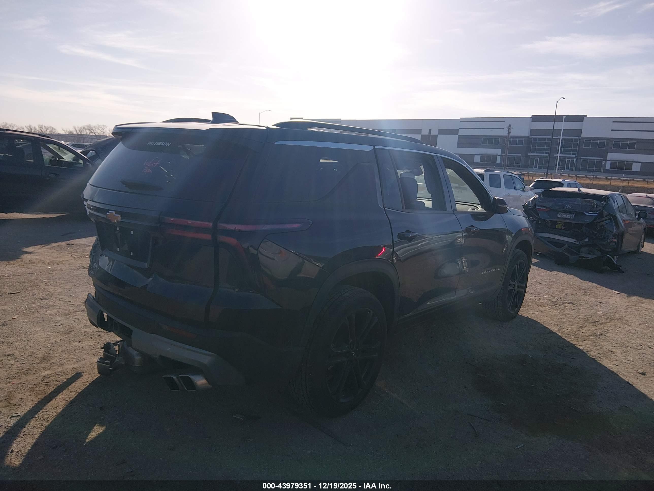CHEVROLET TRAVERSE image 4