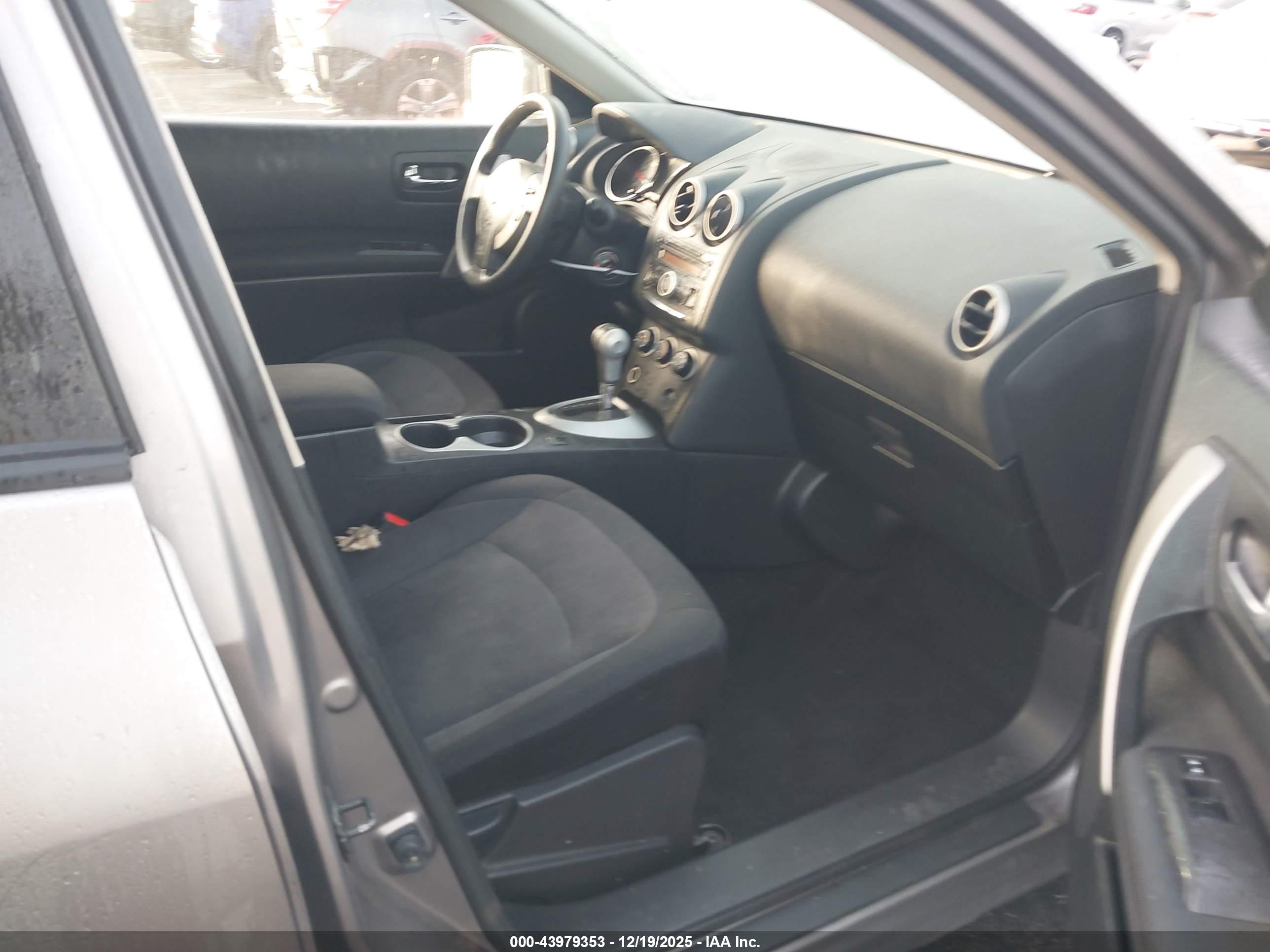 NISSAN ROGUE image 5
