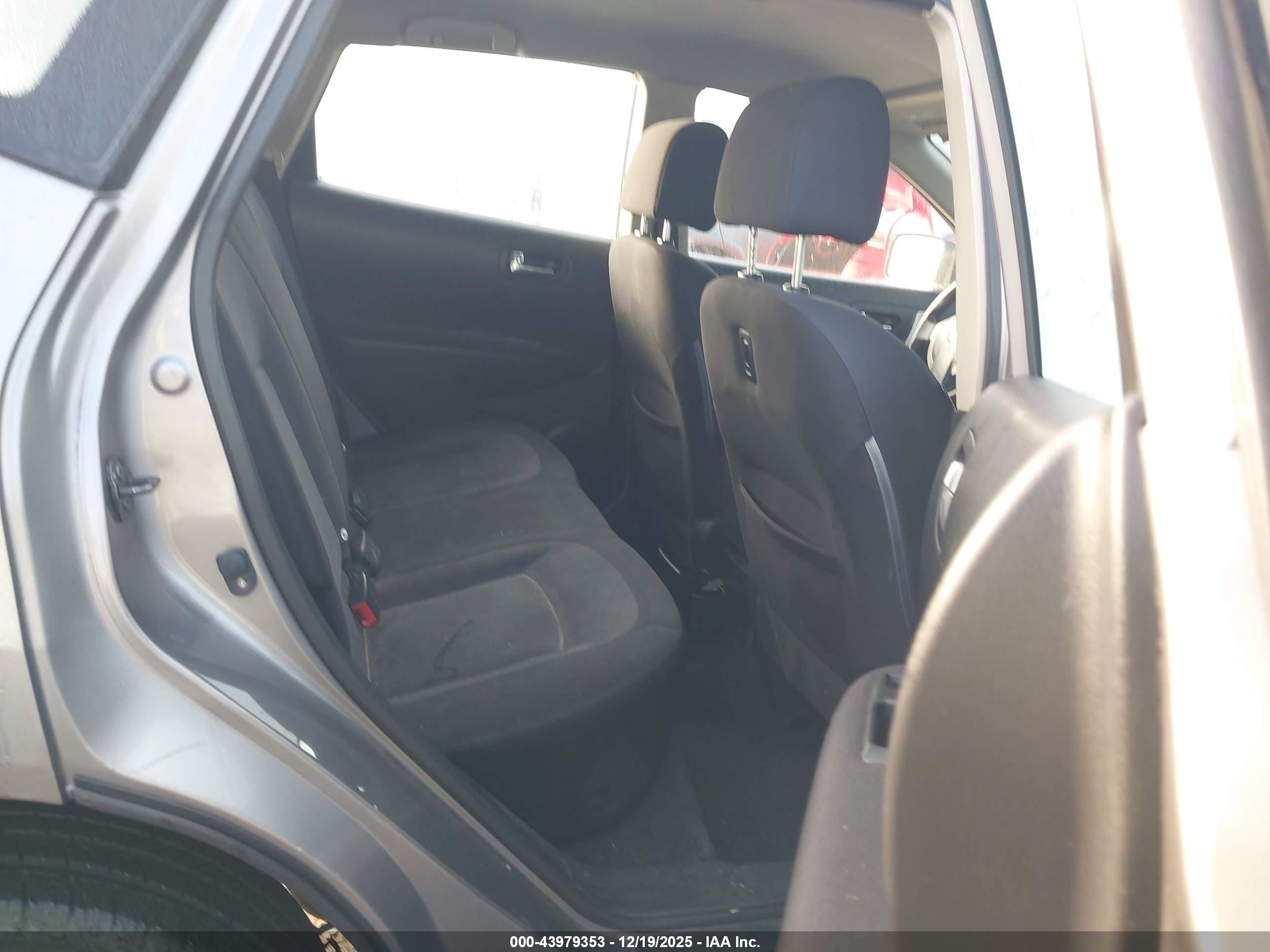 NISSAN ROGUE image 8