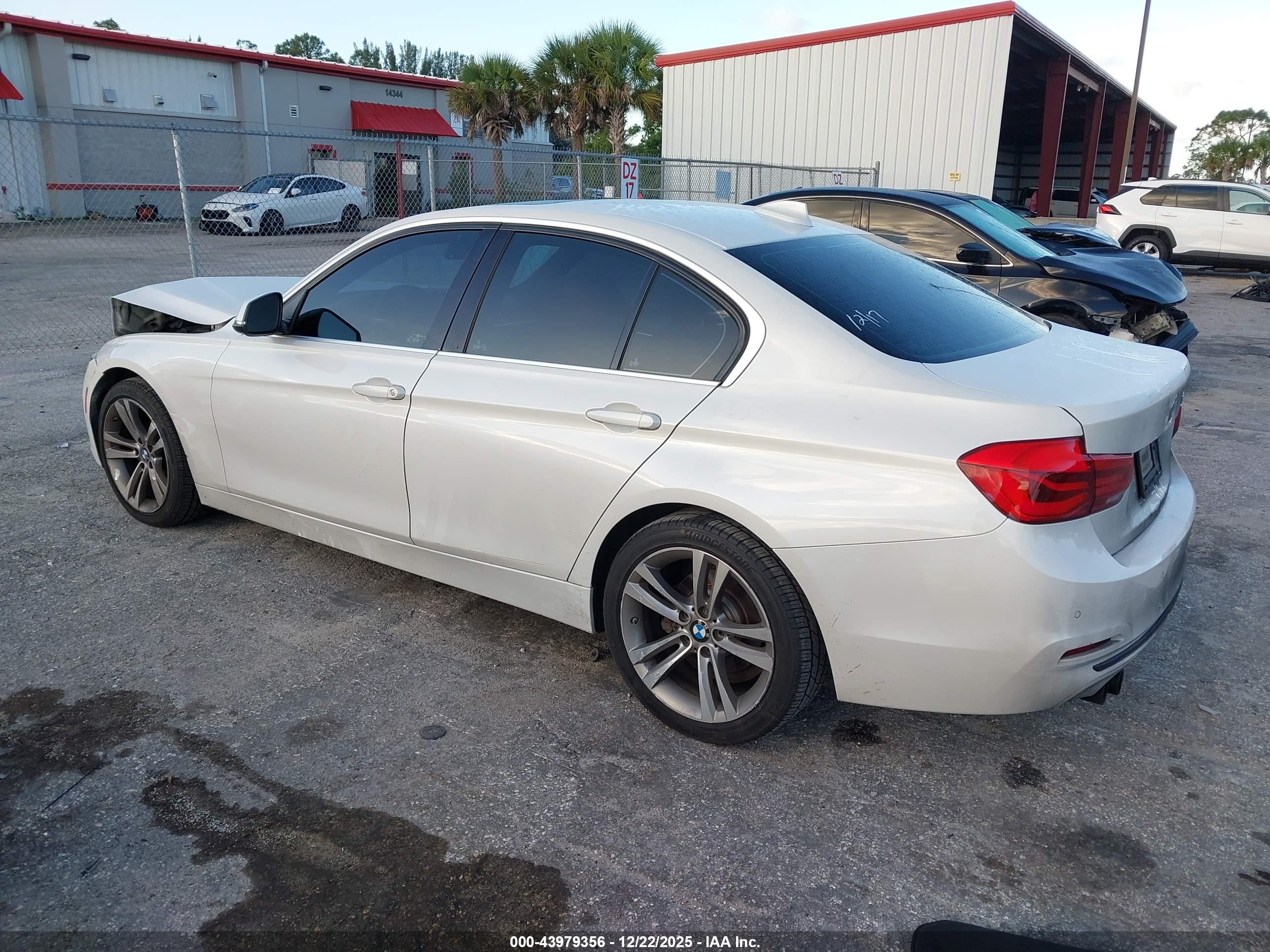BMW 330I image 3