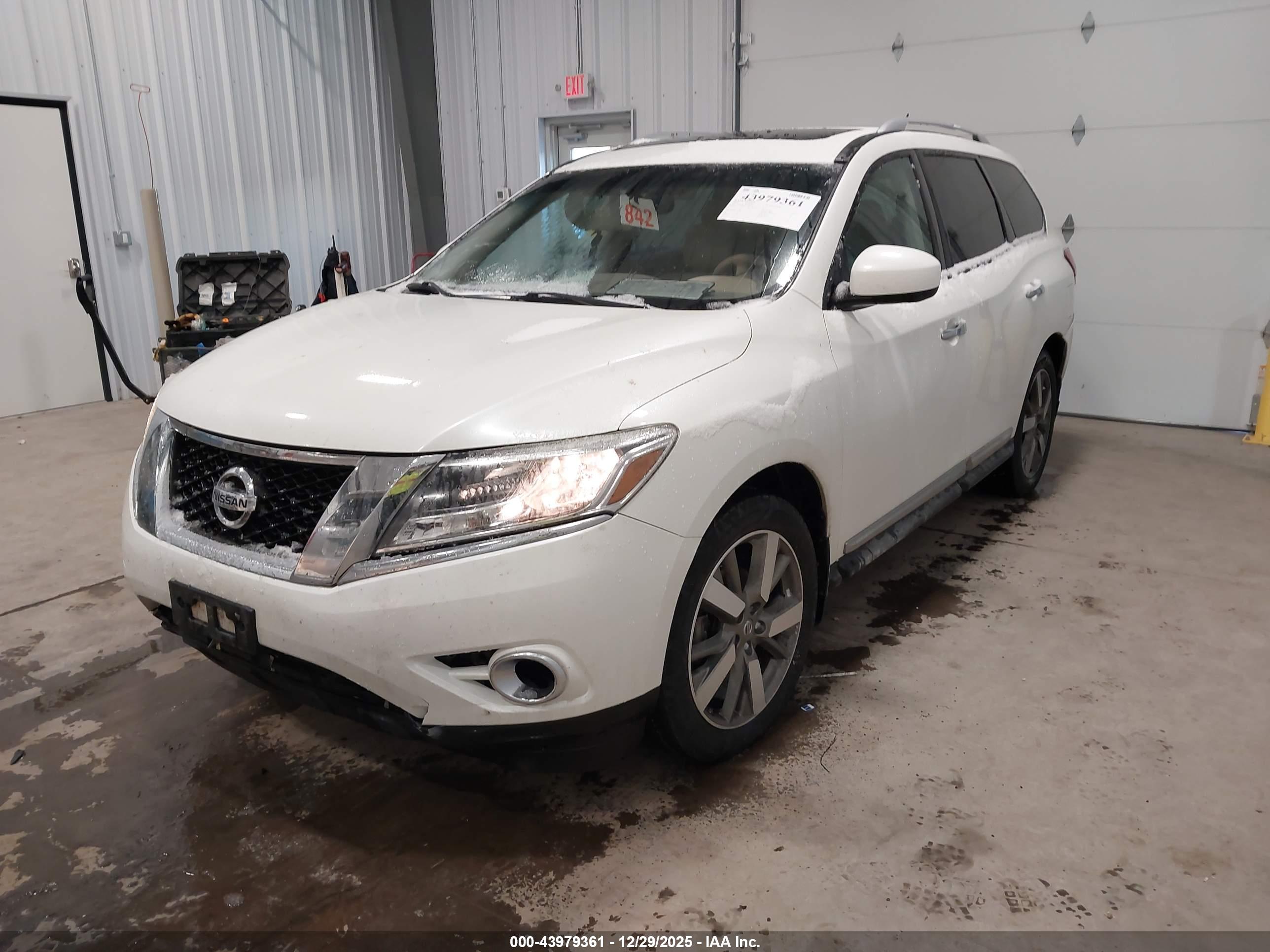 NISSAN PATHFINDER image 2