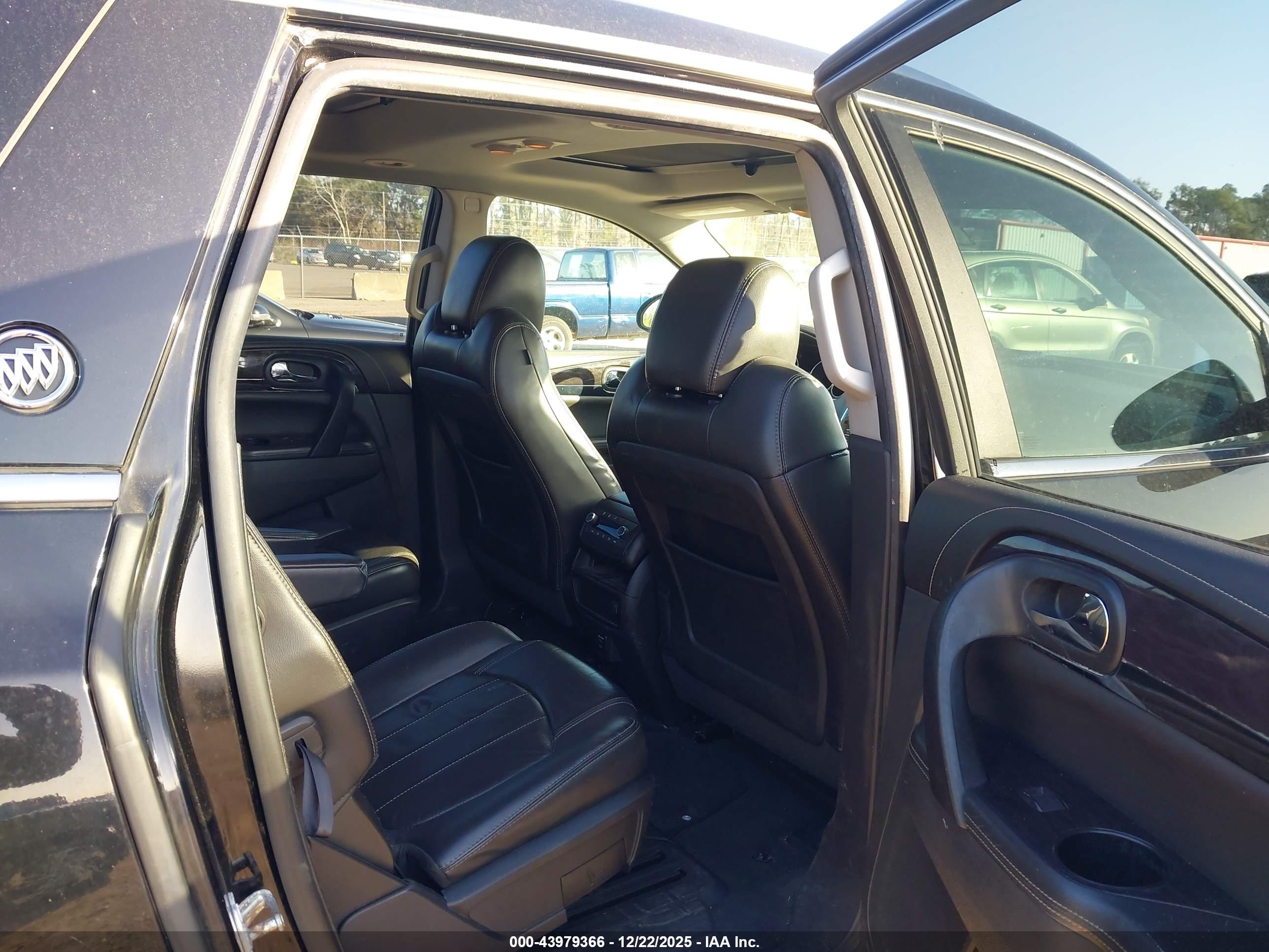BUICK ENCLAVE image 8