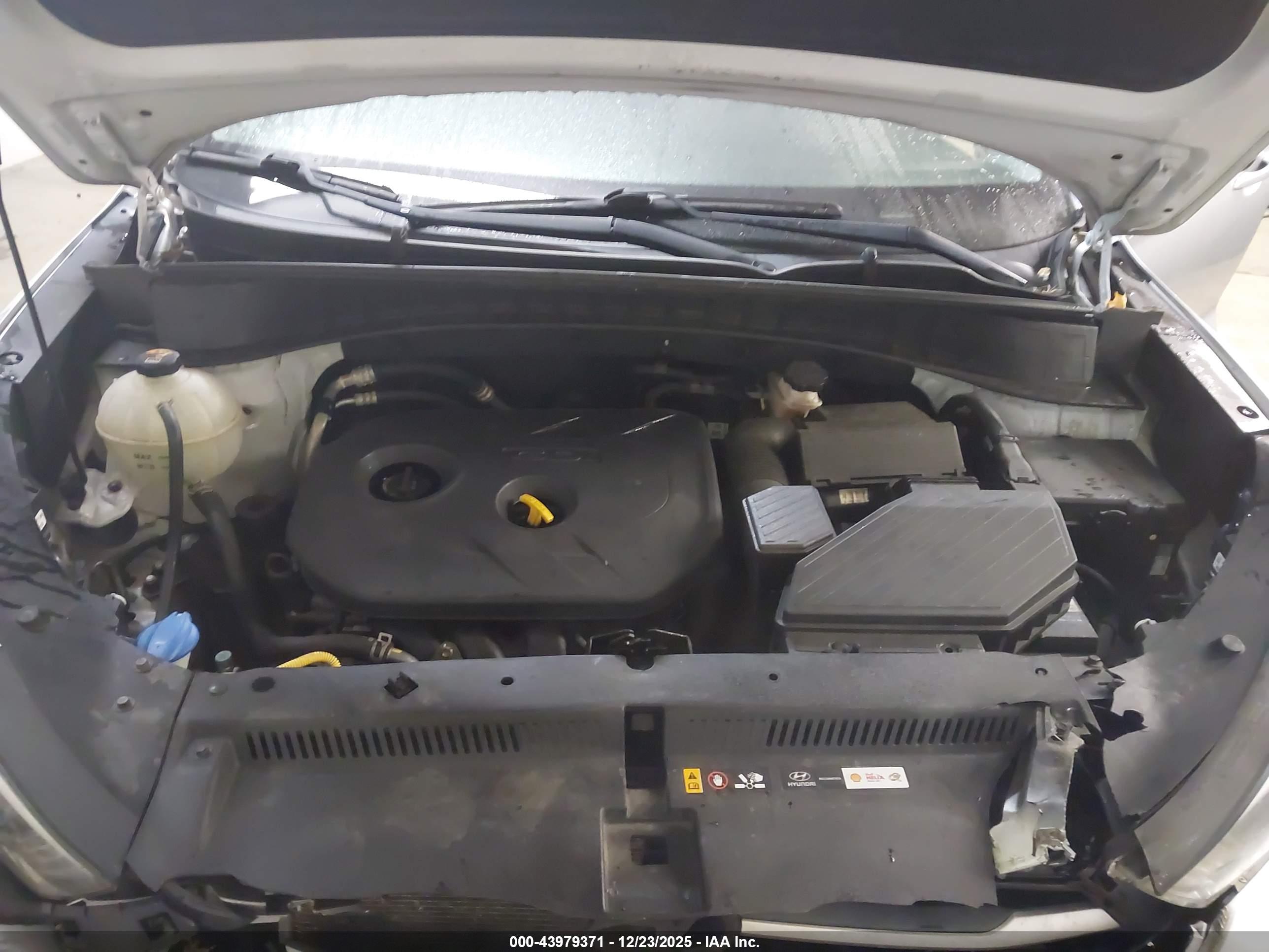 HYUNDAI TUCSON image 10