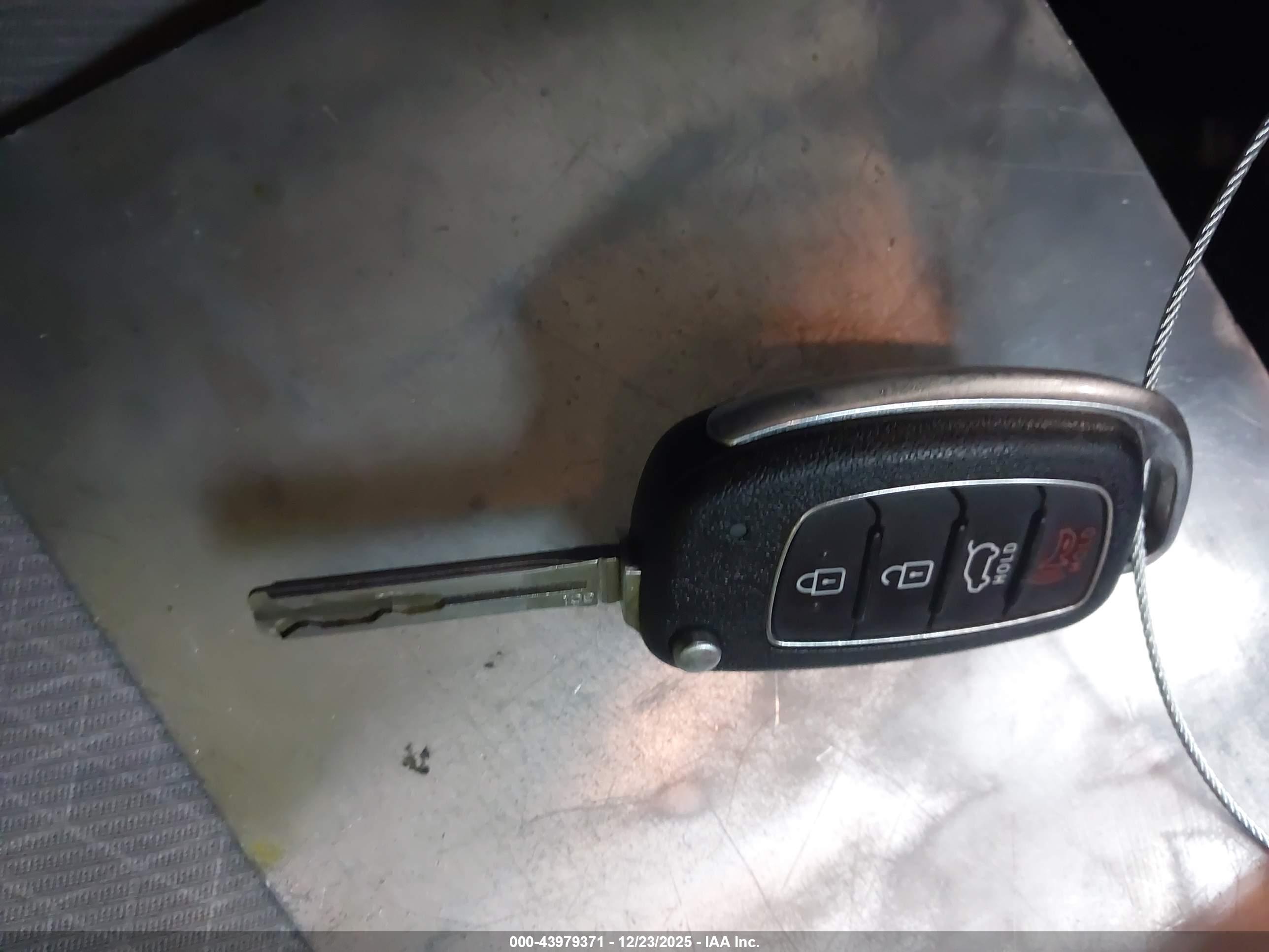 HYUNDAI TUCSON image 11