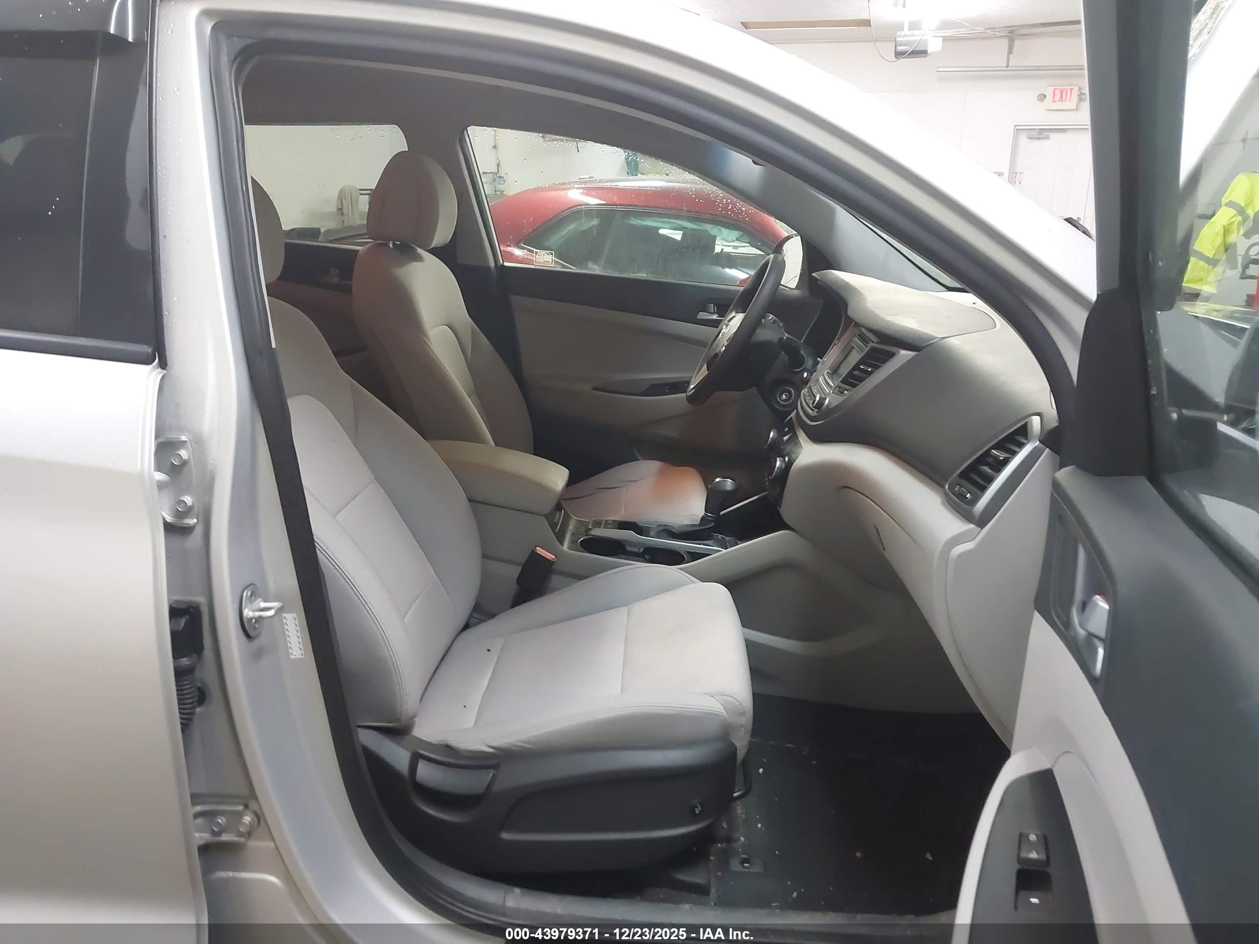 HYUNDAI TUCSON image 5