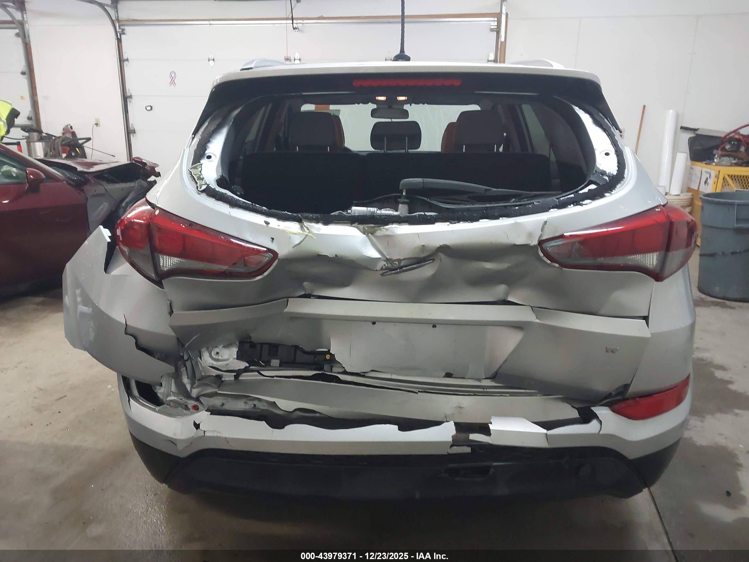 HYUNDAI TUCSON image 6