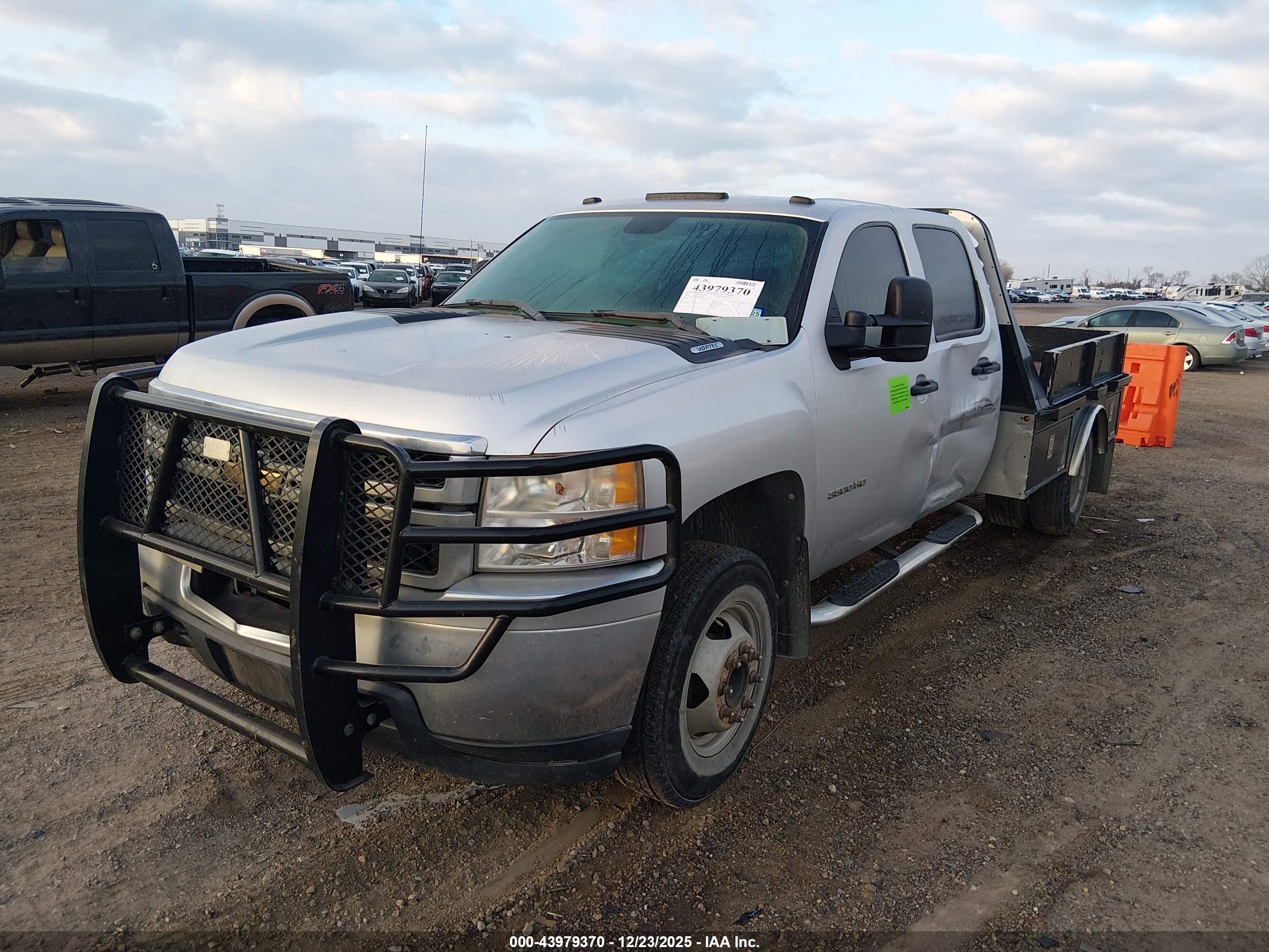 CHEVROLET SILVERADO image 2