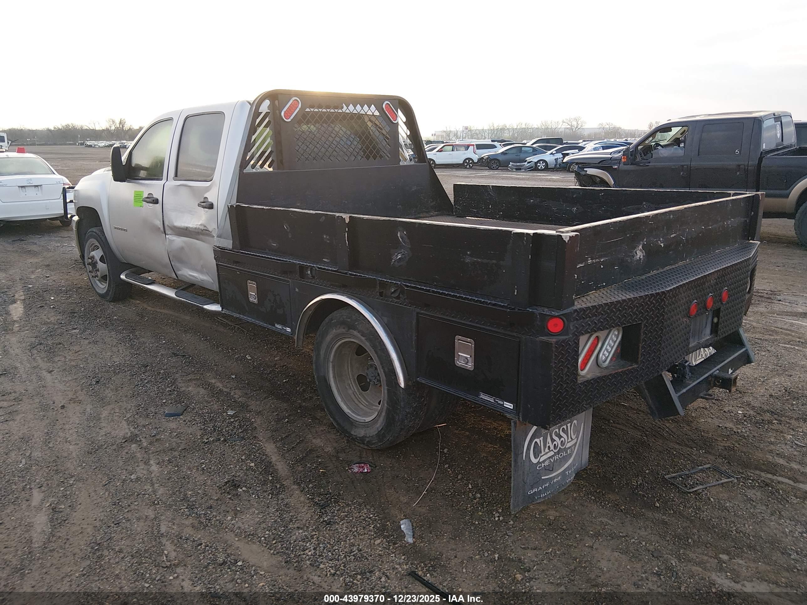 CHEVROLET SILVERADO image 3