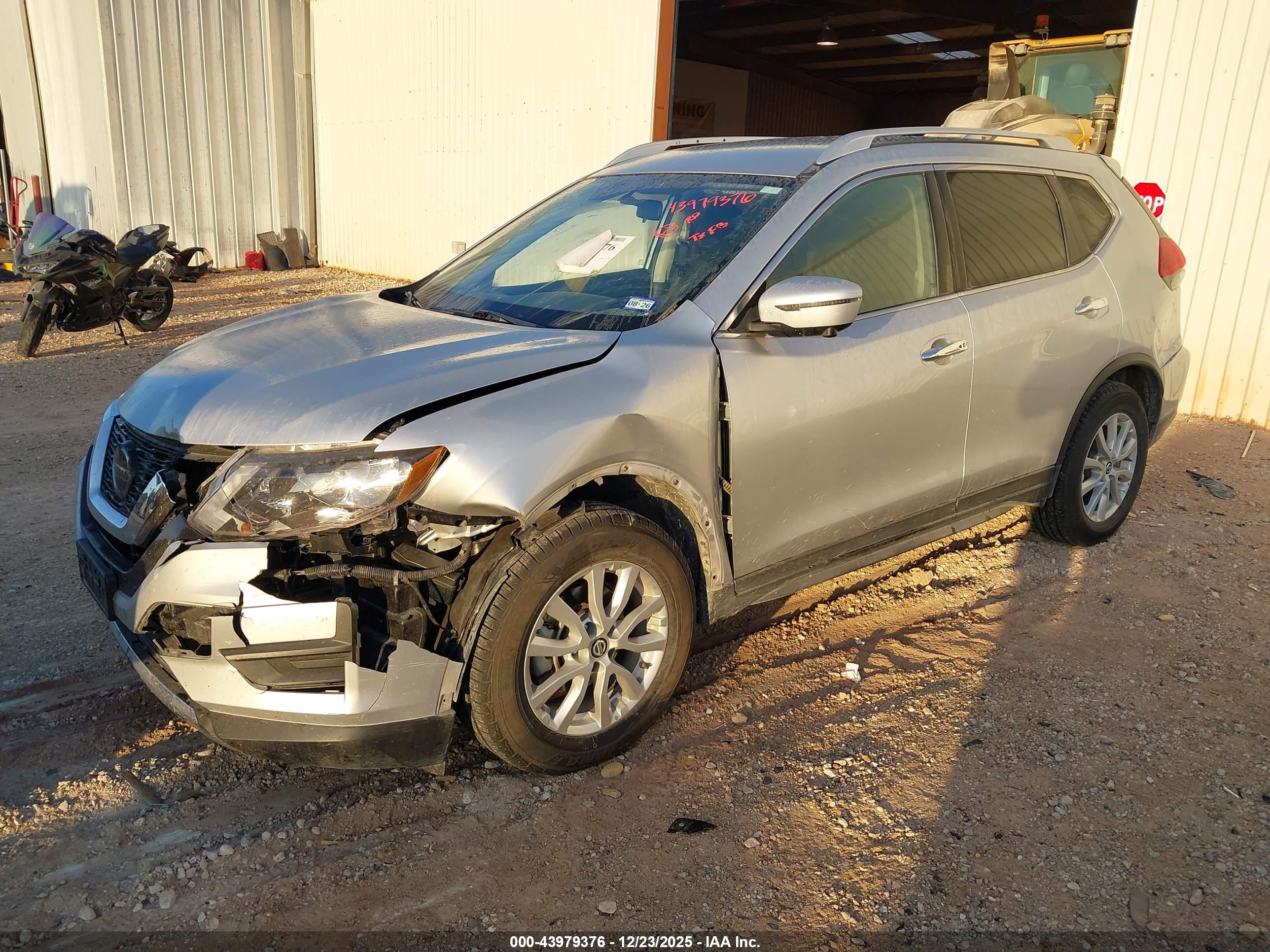 NISSAN ROGUE image 2