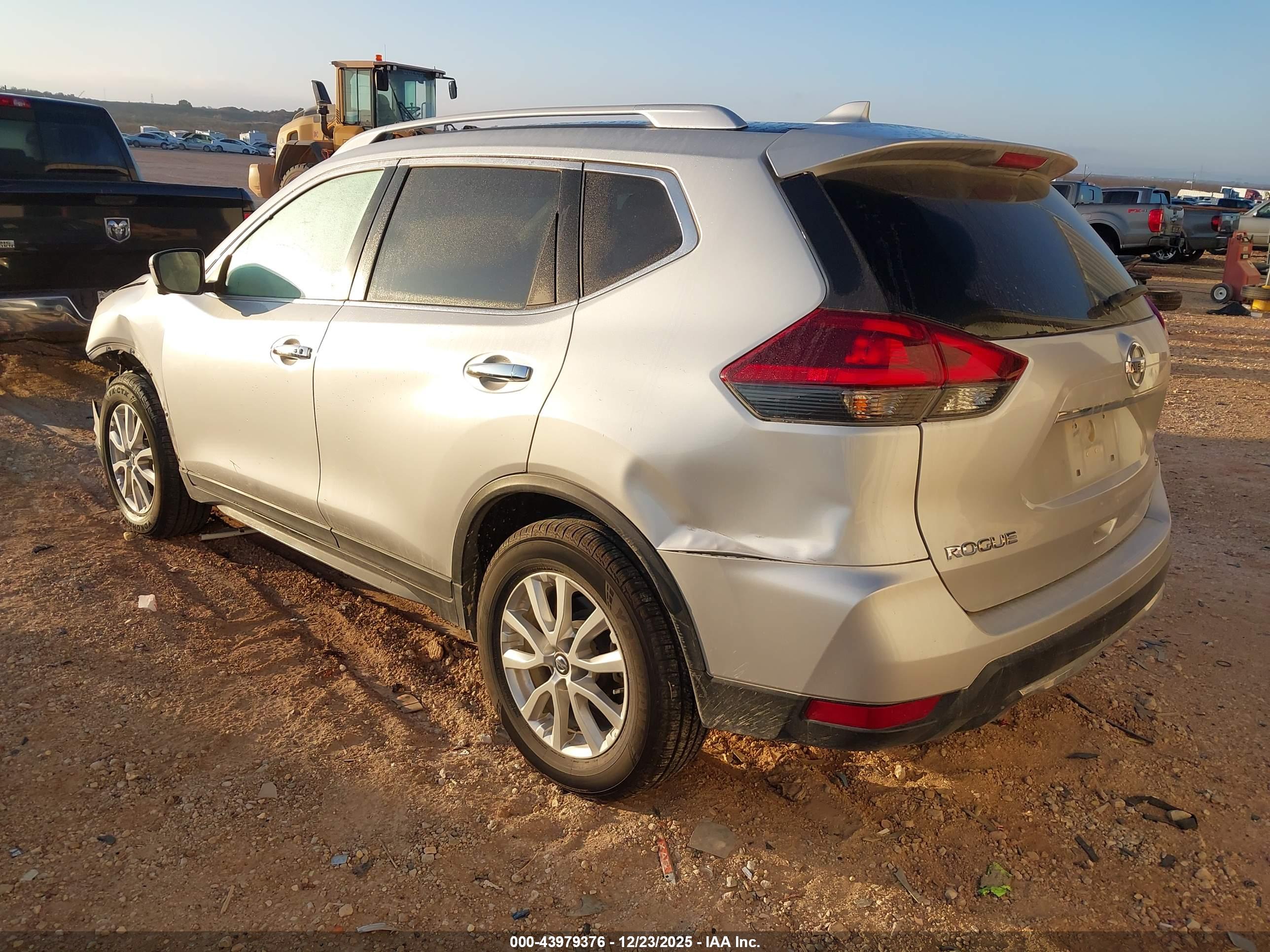 NISSAN ROGUE image 3