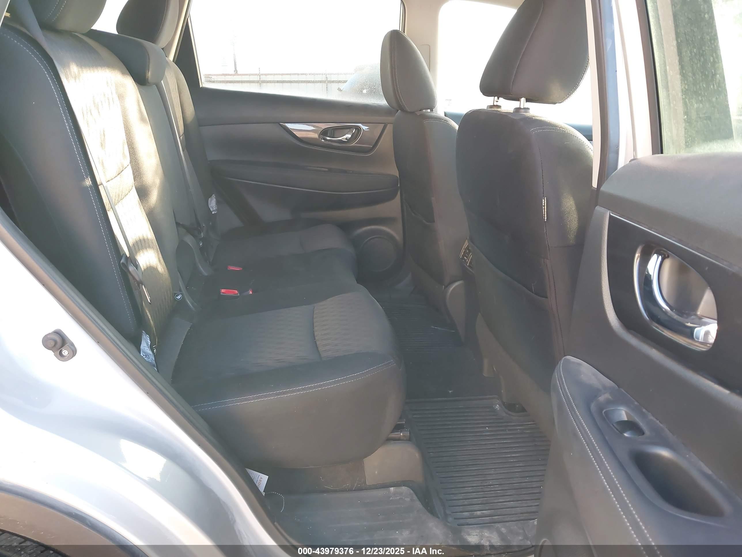 NISSAN ROGUE image 8