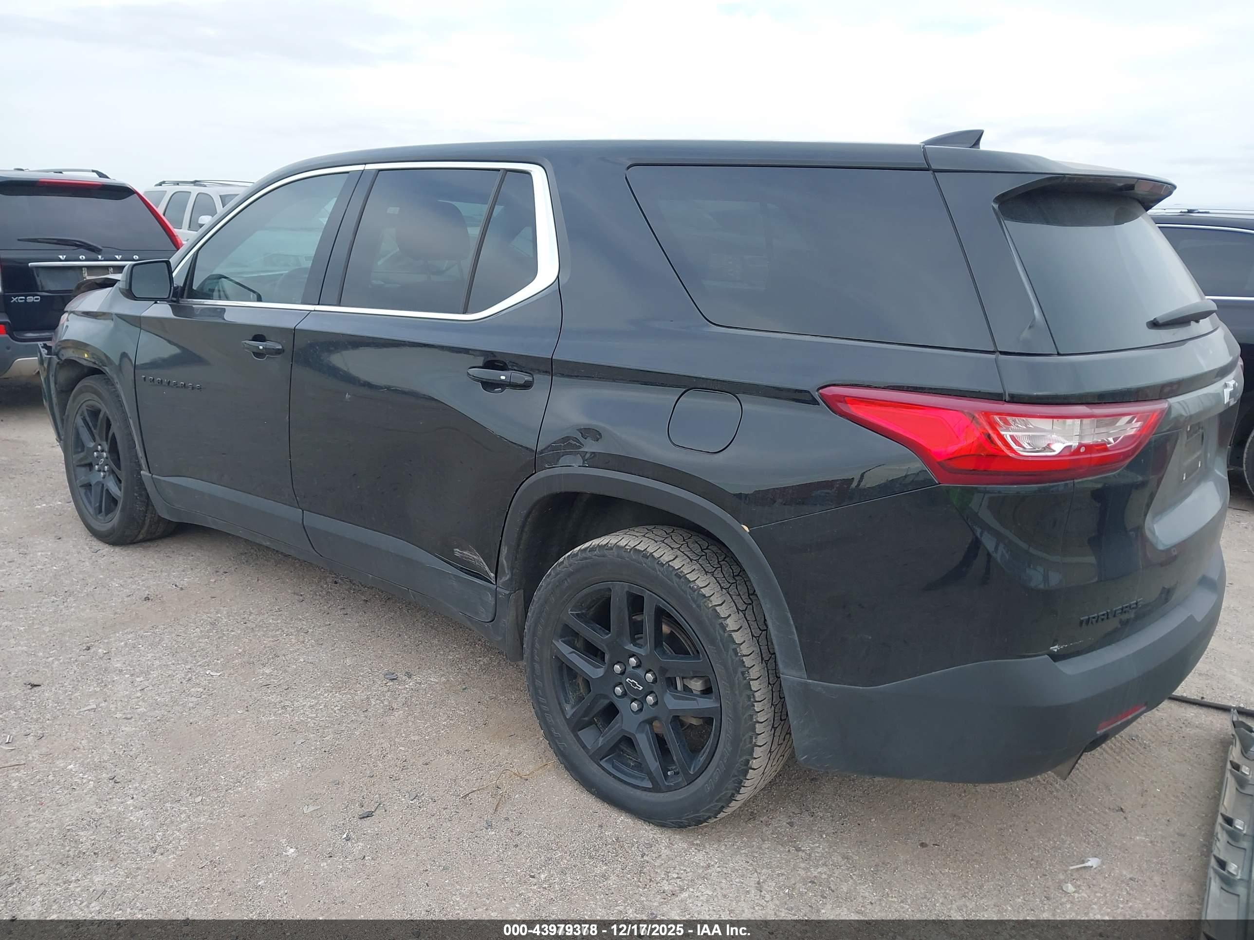 CHEVROLET TRAVERSE image 3