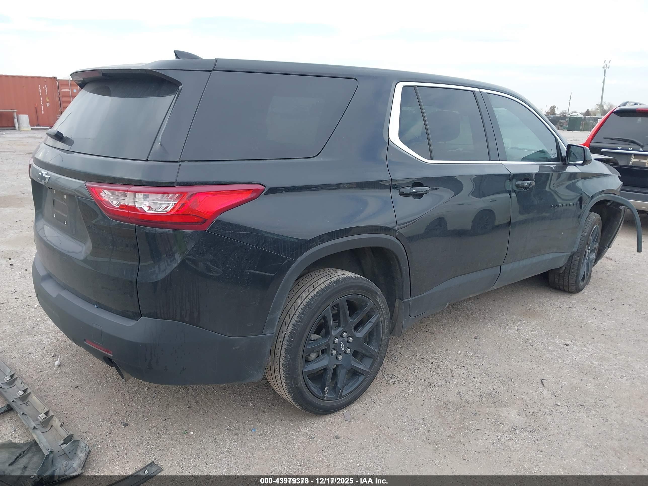 CHEVROLET TRAVERSE image 4