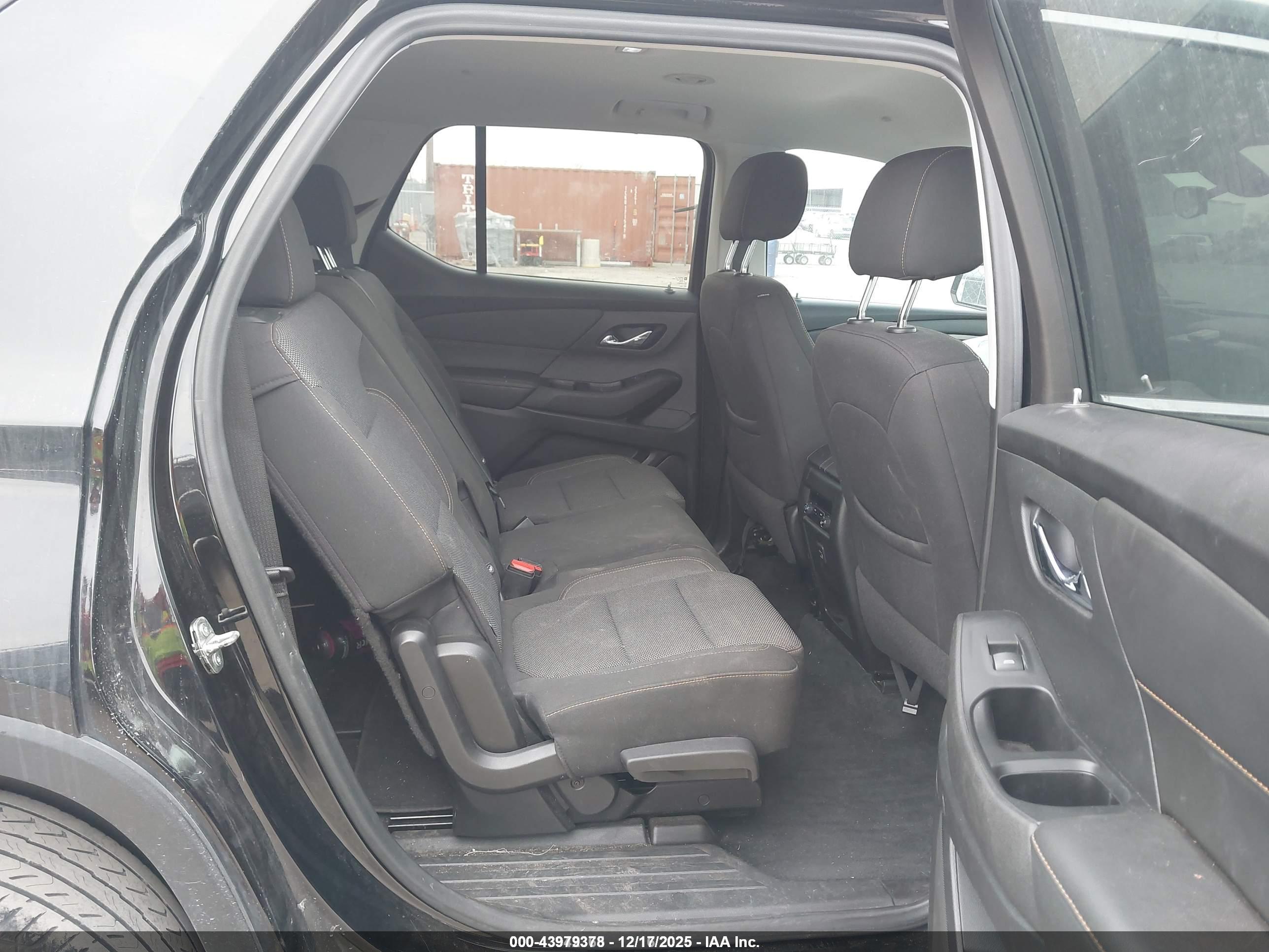 CHEVROLET TRAVERSE image 8