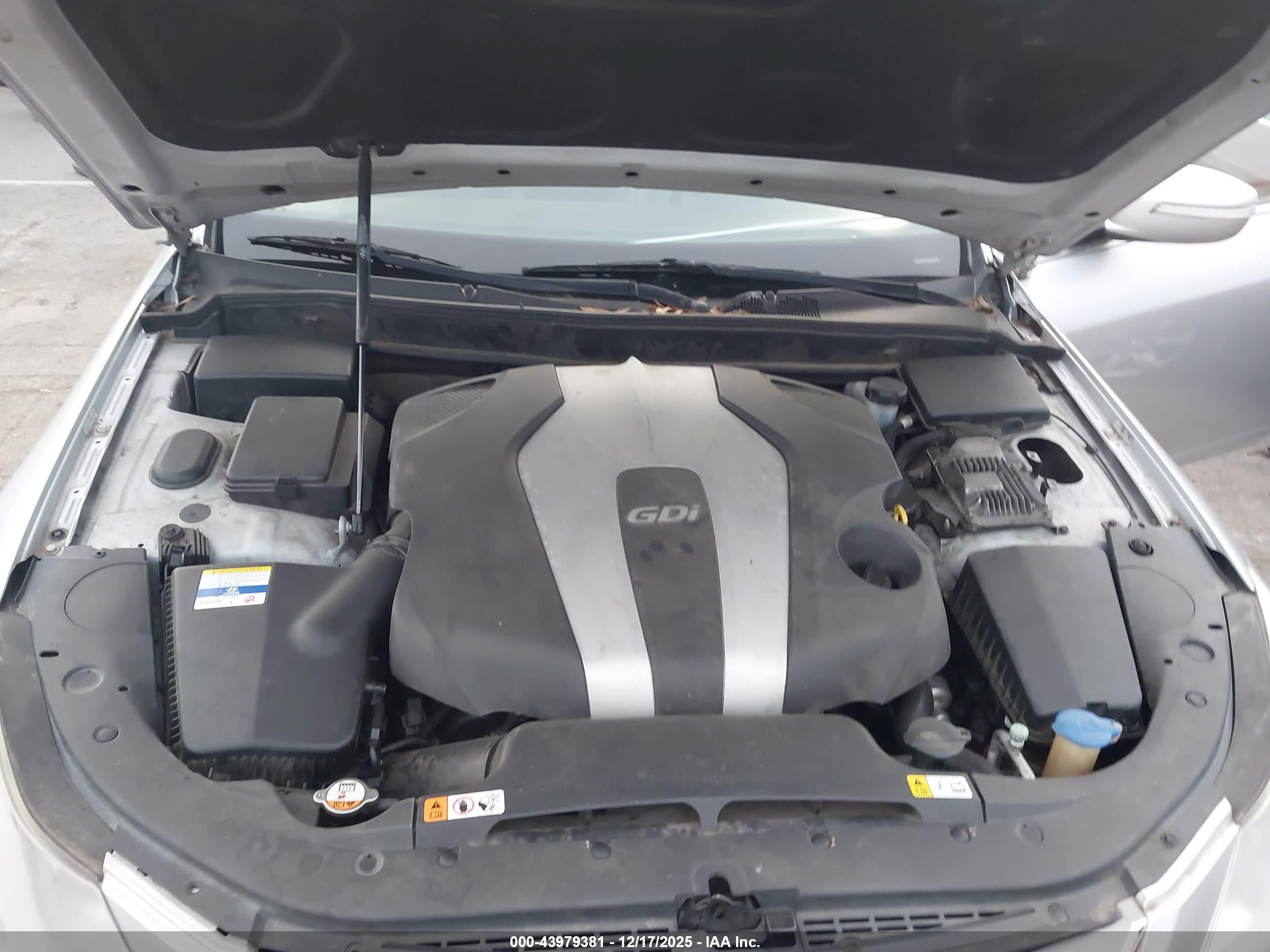 HYUNDAI GENESIS image 10