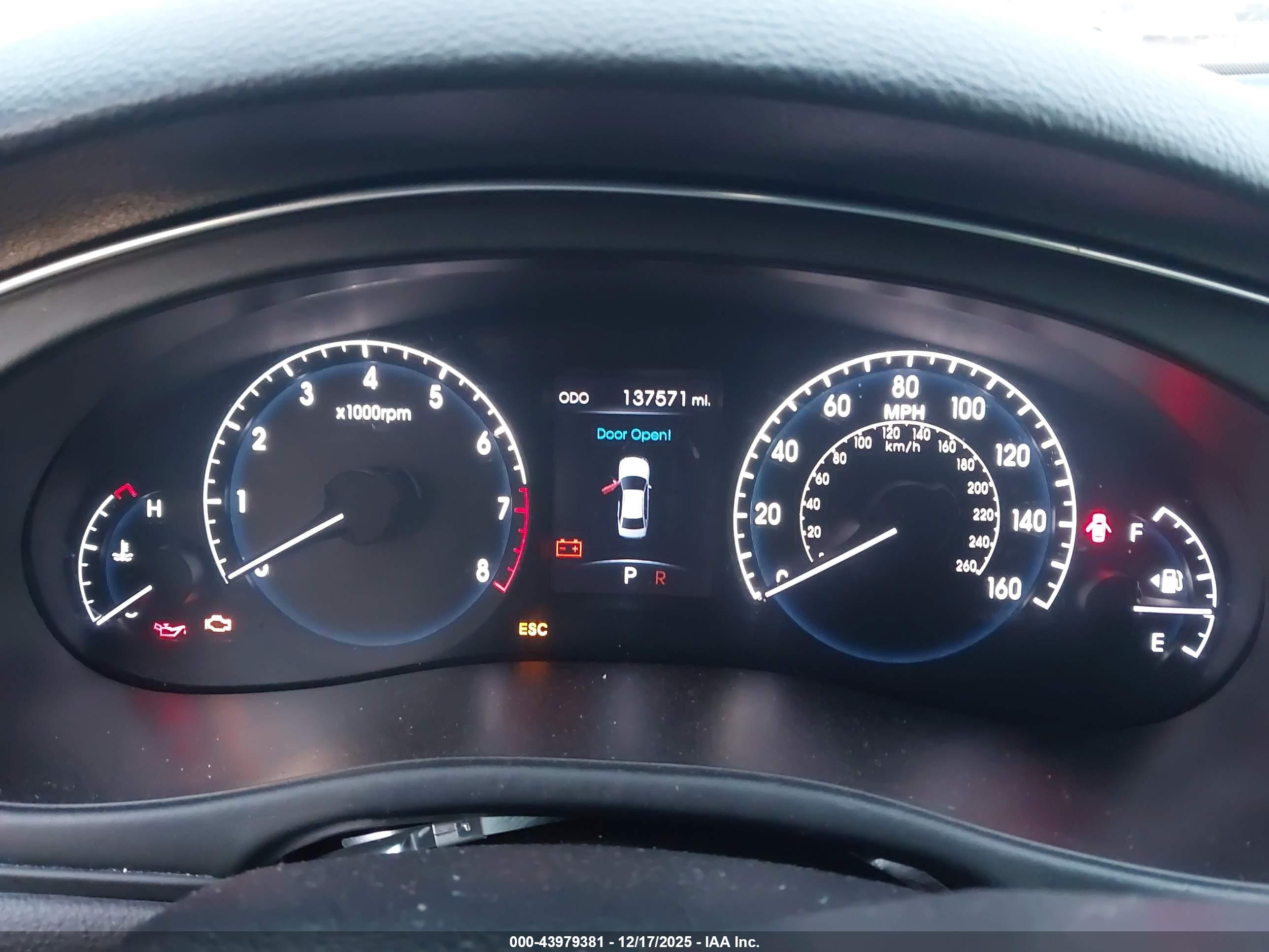 HYUNDAI GENESIS image 7